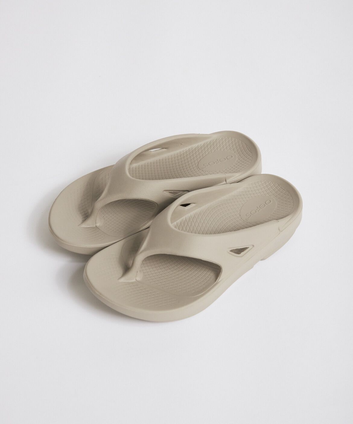 INED「Ooriginalサンダル《OOFOS》」|サンダル|グレーベージ 3