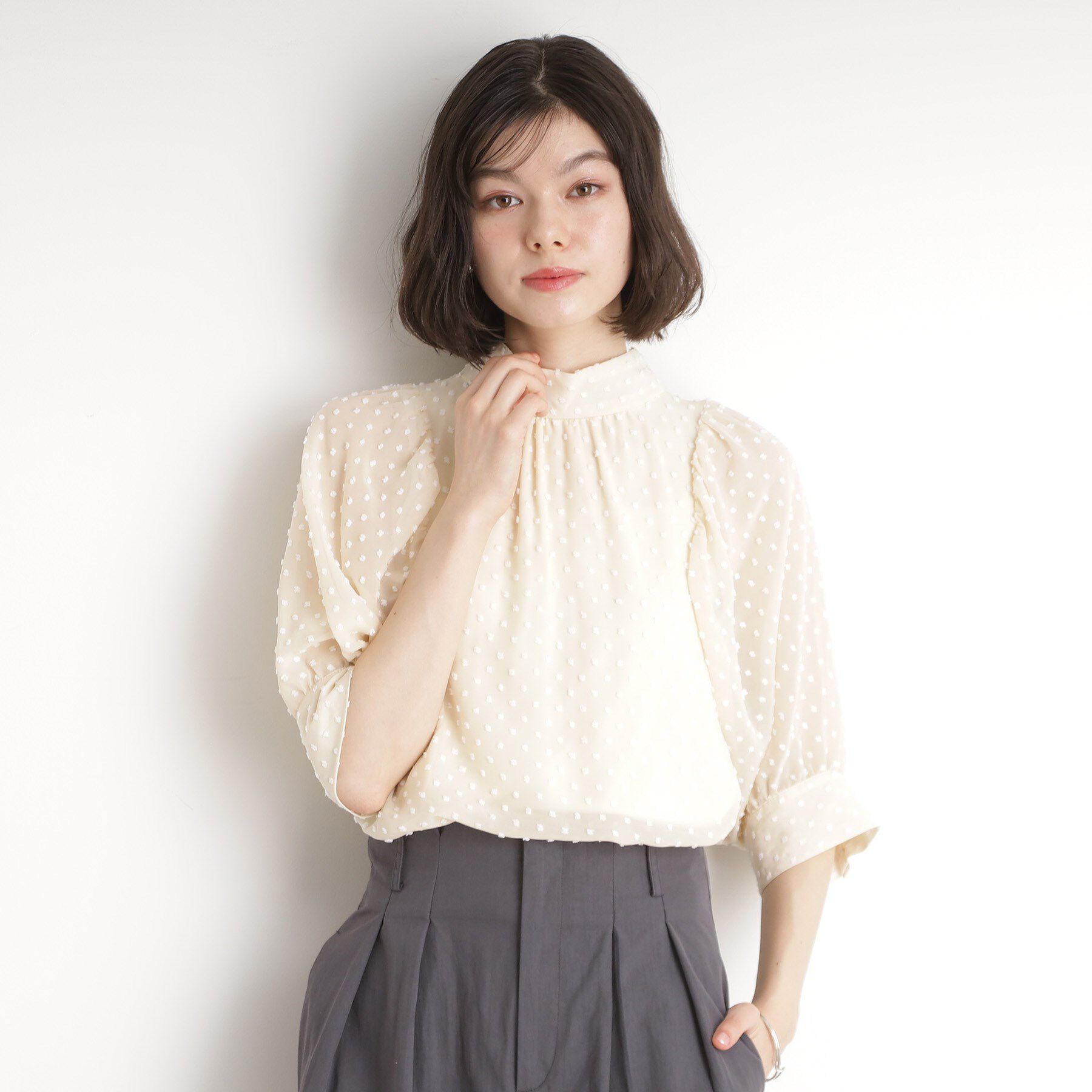 THE SHOP TK「ドットジャカードブラウス【洗える】」|シャツ・ブラウス|グレージュ(050)