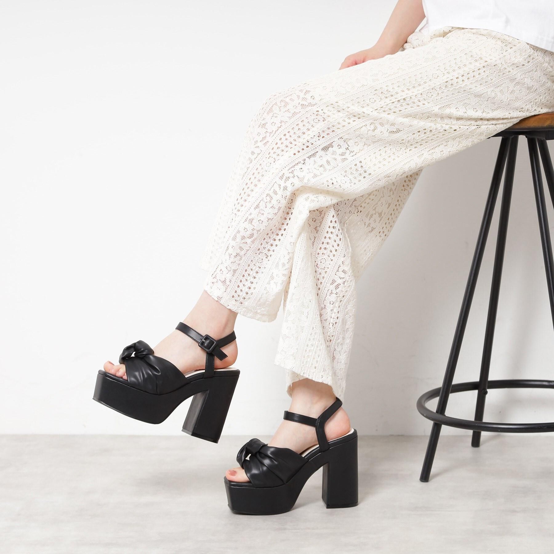 ESPERANZA「【ラク盛り／サンダル】リピーター続出／脚長美脚　ツイストリボンサンダル」|サンダル|ブラック(019)