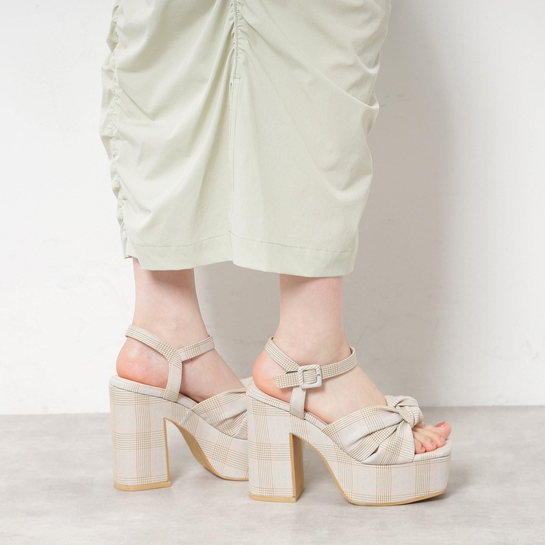 ESPERANZA「【ラク盛り／サンダル】リピーター続出／脚長美脚　ツイストリボンサンダル」|サンダル|ベージュ&times;チェック(