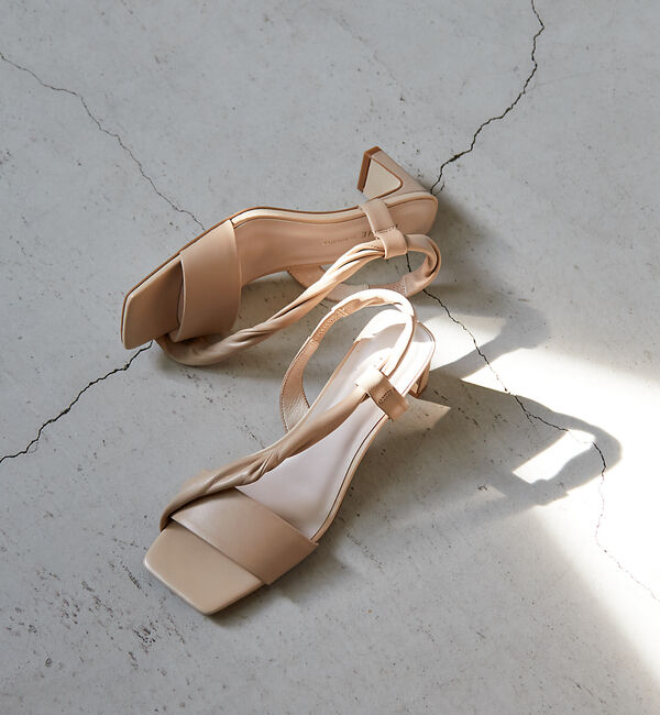 AU BANNISTER「ツイストベルト サンダル」|サンダル|ベージュ