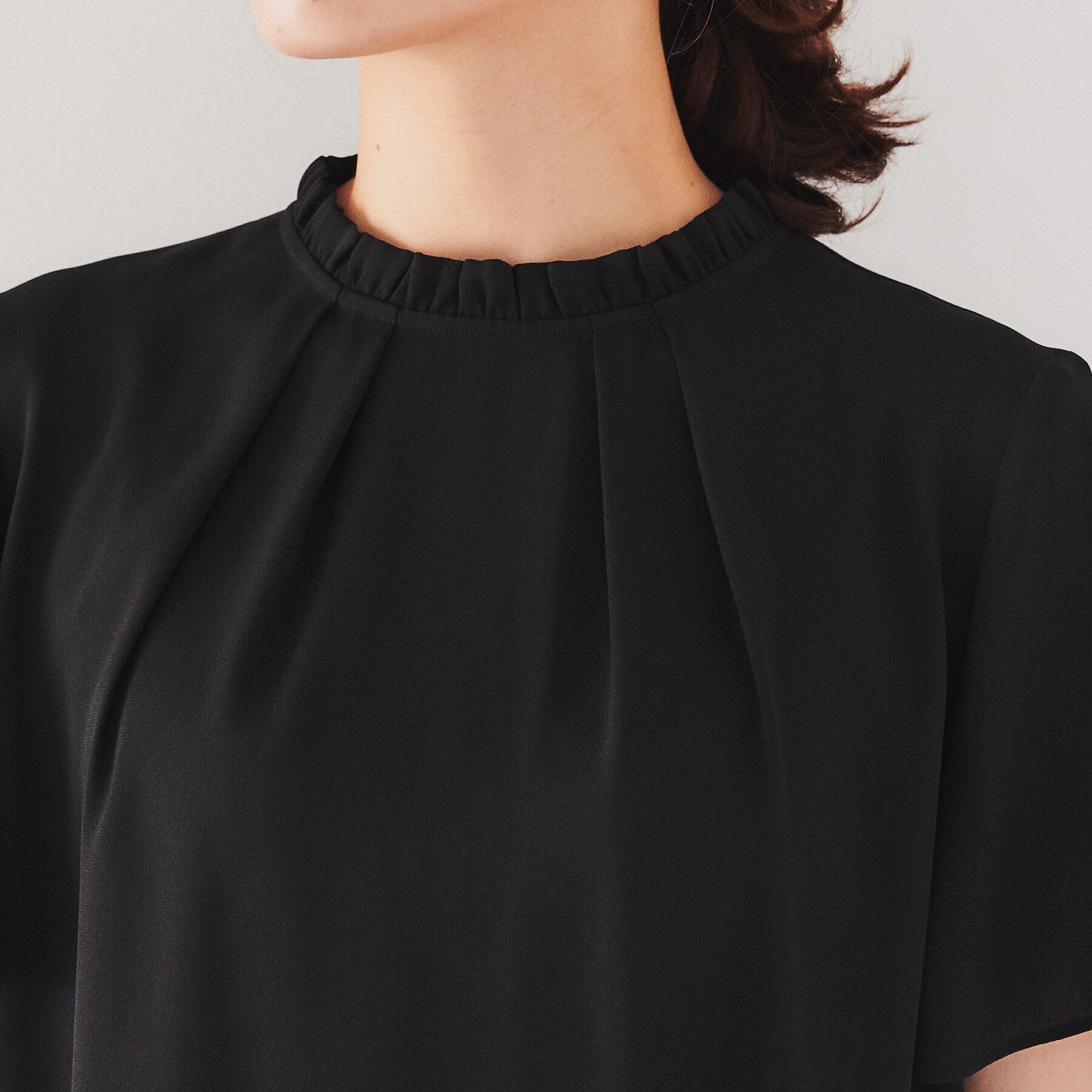 UNTITLED「【ストレッチ/華やかデザイン】フリルスタンドネックブラウス」|シャツ・ブラウス|