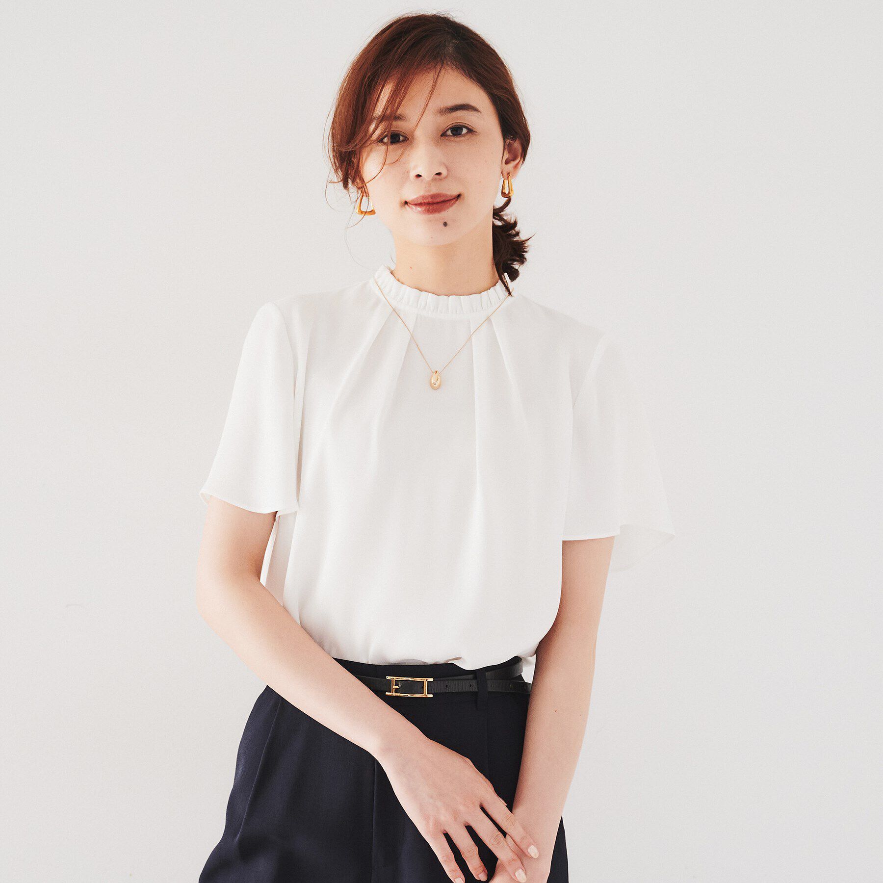 UNTITLED「【ストレッチ/華やかデザイン】フリルスタンドネックブラウス」|シャツ・ブラウス|