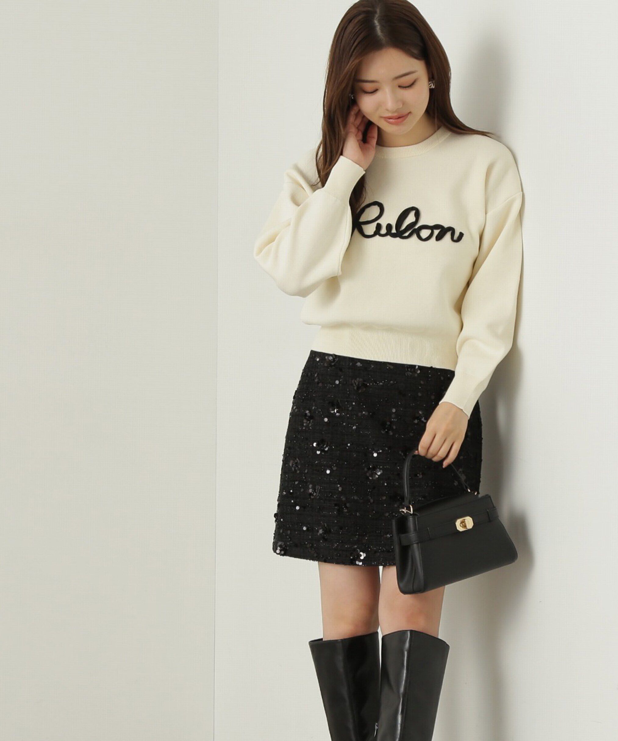 PROPORTION BODY DRESSING「ロゴコード刺繍ニット」|ニット・セーター|エクリュ&times;ブ  1