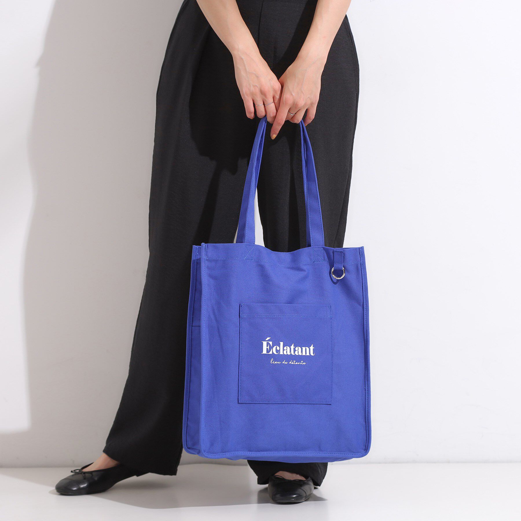 SHOO･LA･RUE「【ラッキーカラー/推し活にも】うちわも入るキャンバストートバッグ」|トートバッグ|ブルー(093)