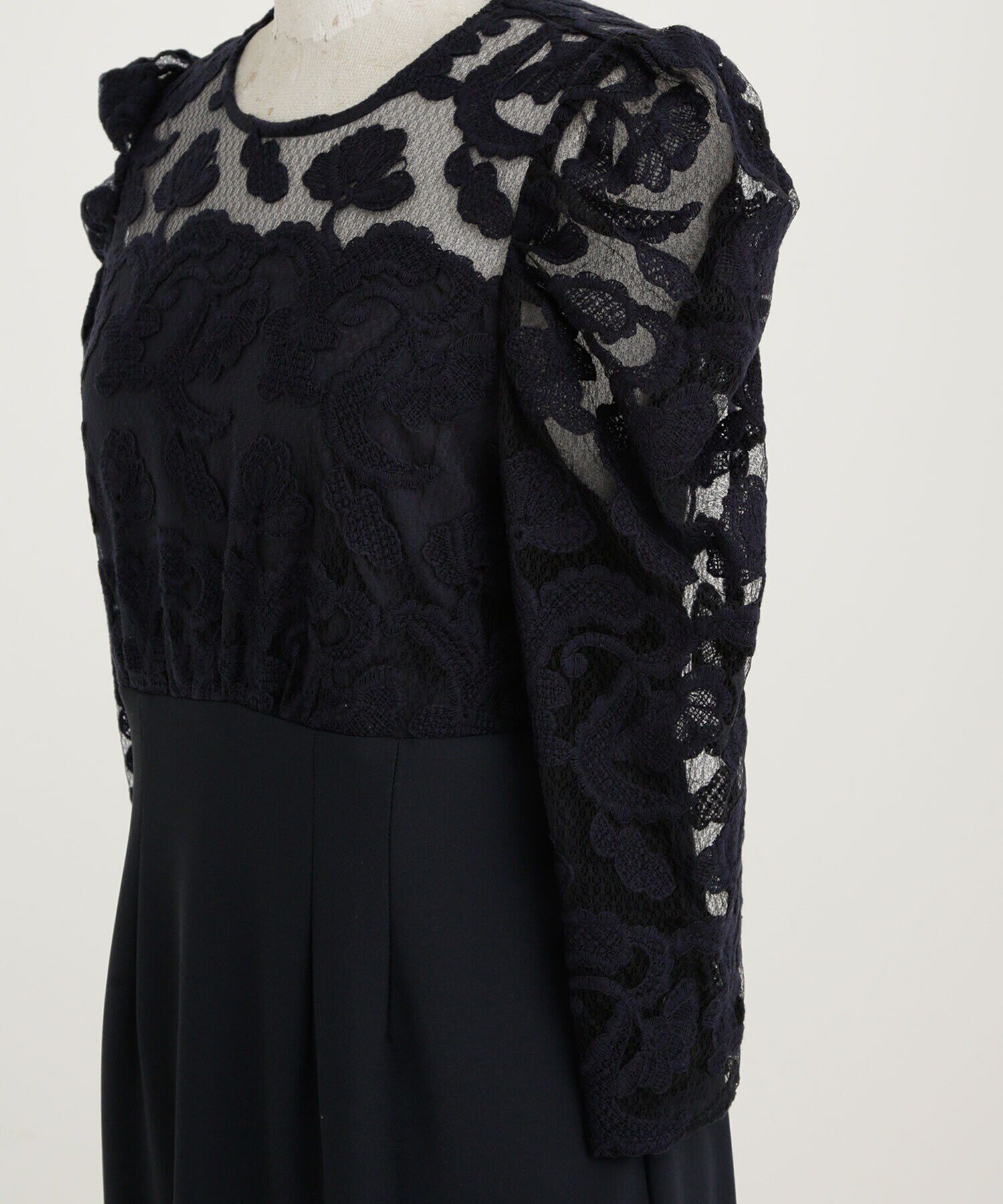 nano･universe「troisiemechaco/エンブロダイリーチュール ダブルクロスワンピース」|ワンピース|