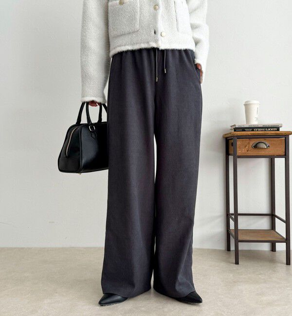 fredy emue「シルキーウォームセミワイドイージーパンツ」|チノ|