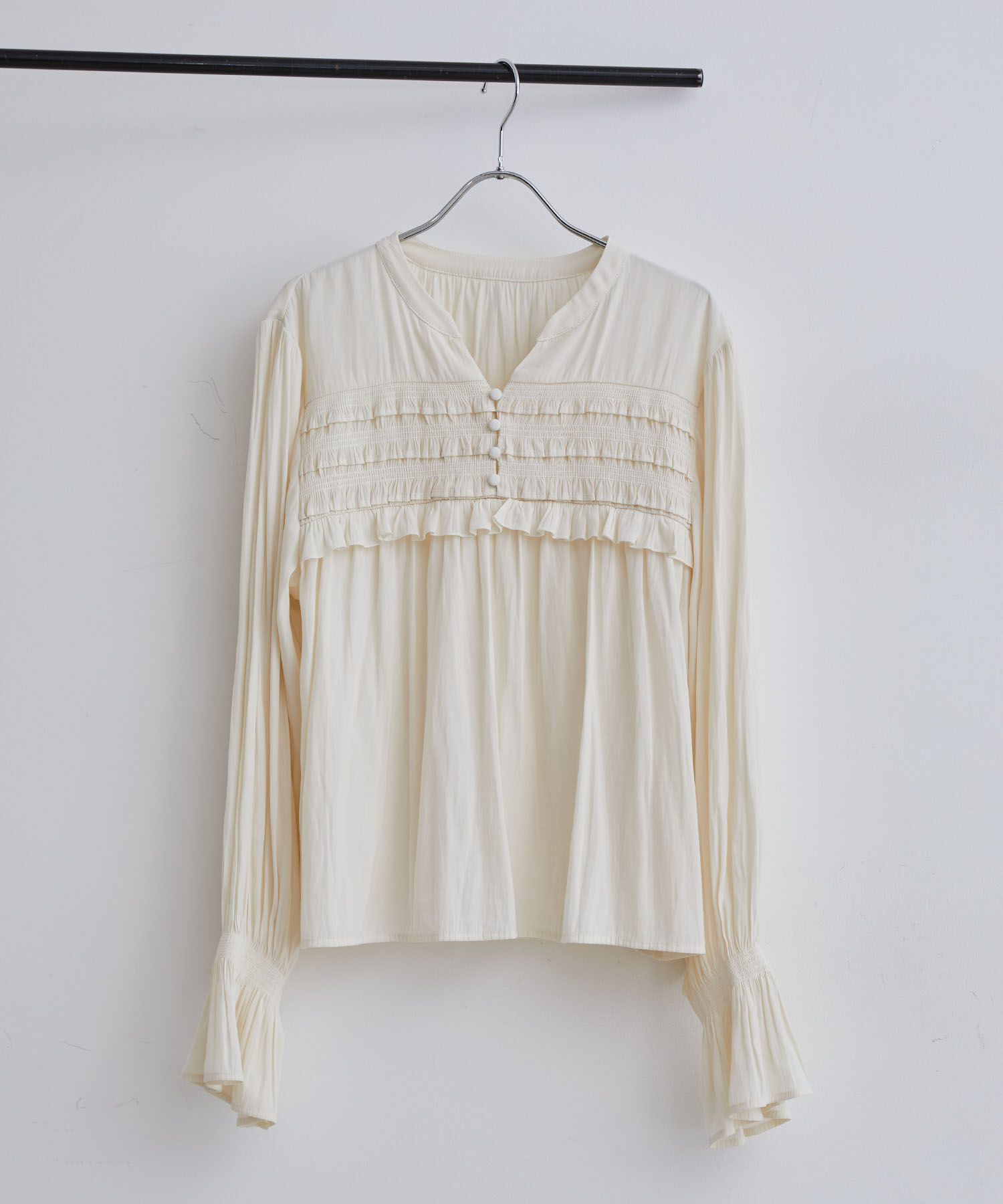 VIS「割繊シャーリングミニフリルブラウス/洗える」|シャツ・ブラウス|