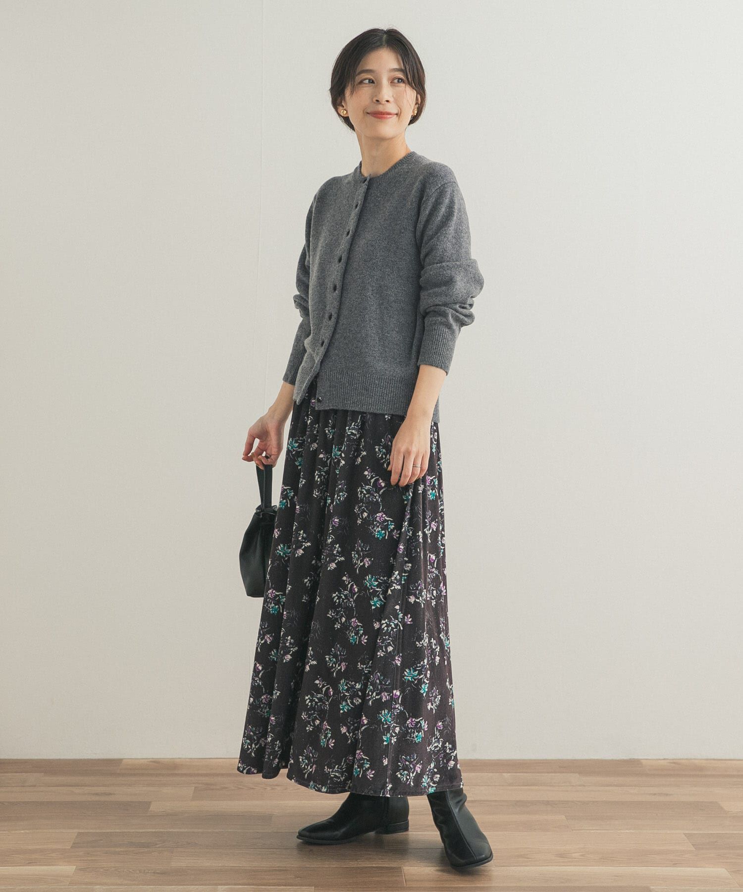 ウールサテン釦コンパクトカーディガン（URBAN RESEARCH DOORS