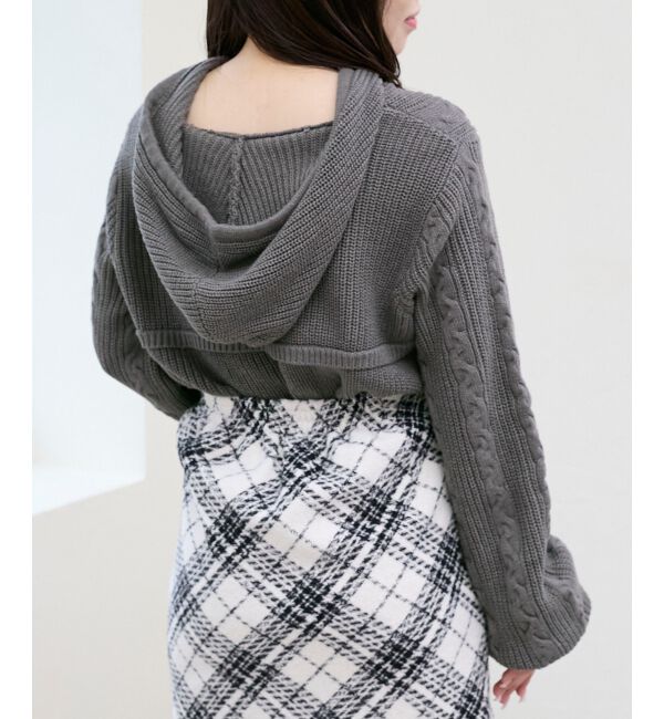  「ポンポン付きフードケーブルニット」|ニット・セーター|