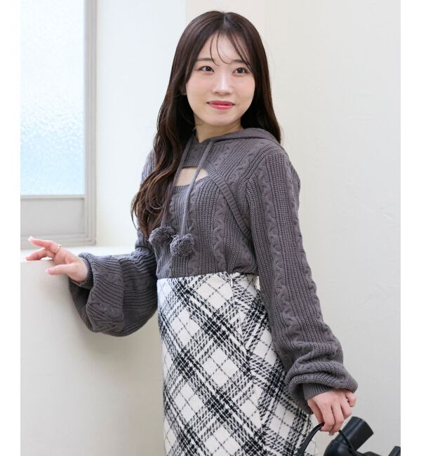  「ポンポン付きフードケーブルニット」|ニット・セーター|Ｃ／グレー