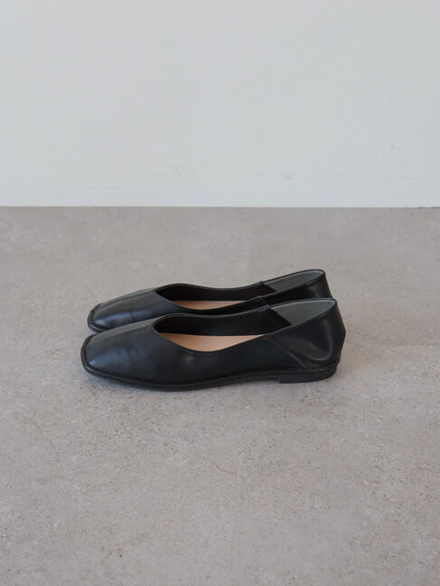  「【WEB限定】ふっくらクッションアウトステッチフラットシューズ」|パンプス|