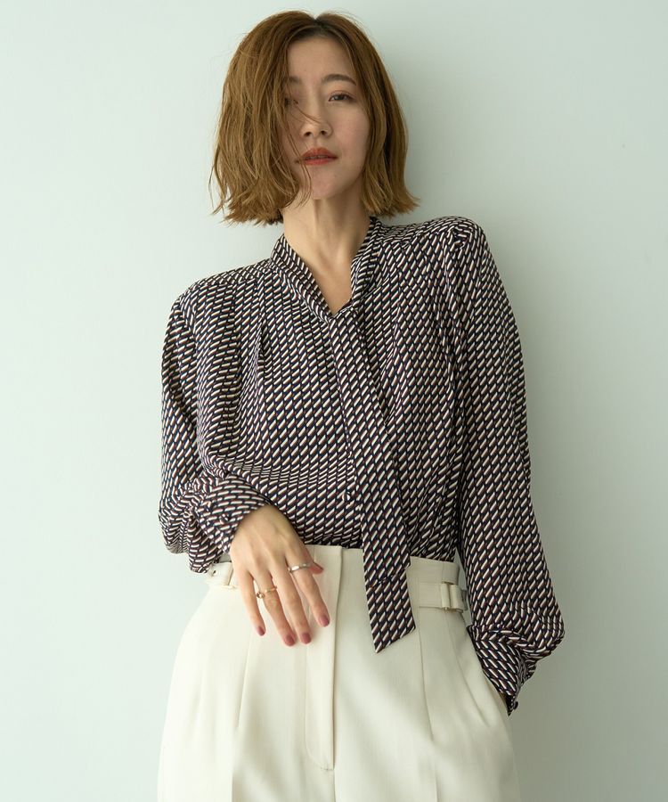 YECCA VECCA「ジオメ柄ボウタイブラウス」|シャツ・ブラウス|Navy