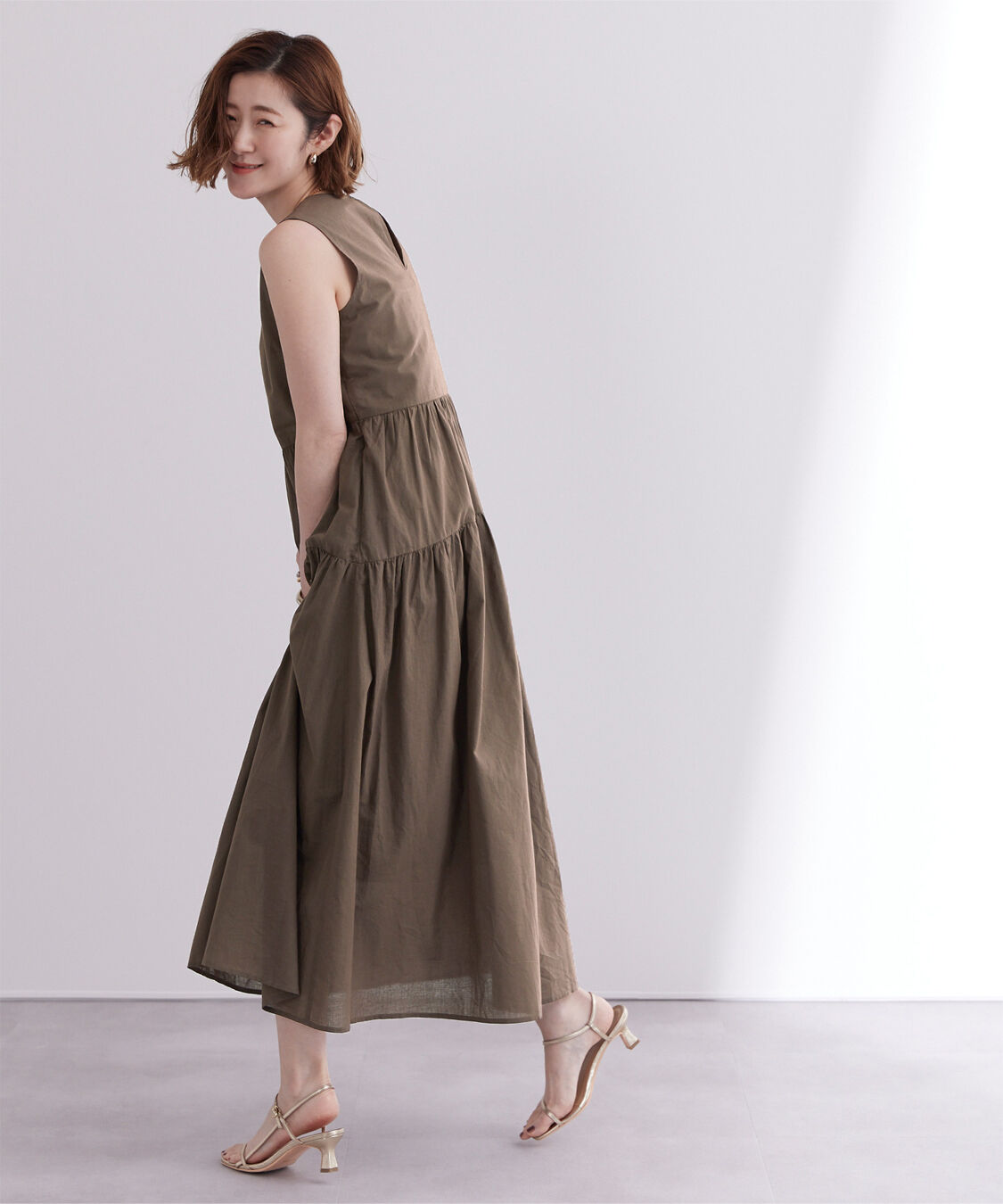 ur's「コットンクルーネックティアードワンピース」|ワンピース|