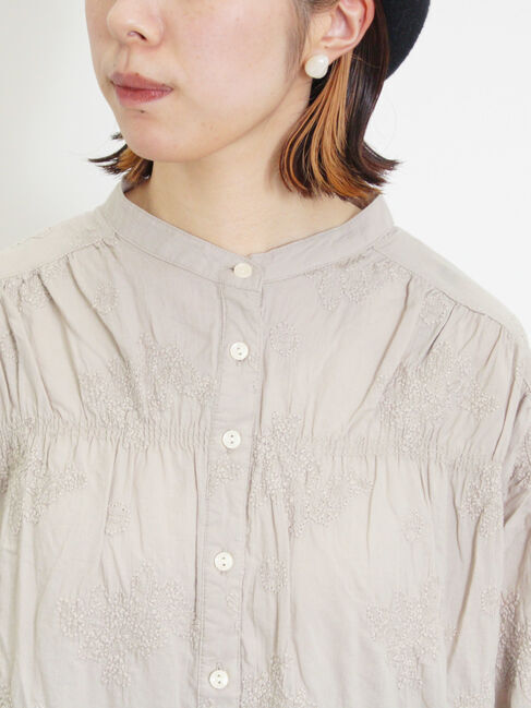 Samansa Mos2「ハンドステッチ風総刺繍ブラウス」|シャツ・ブラウス|