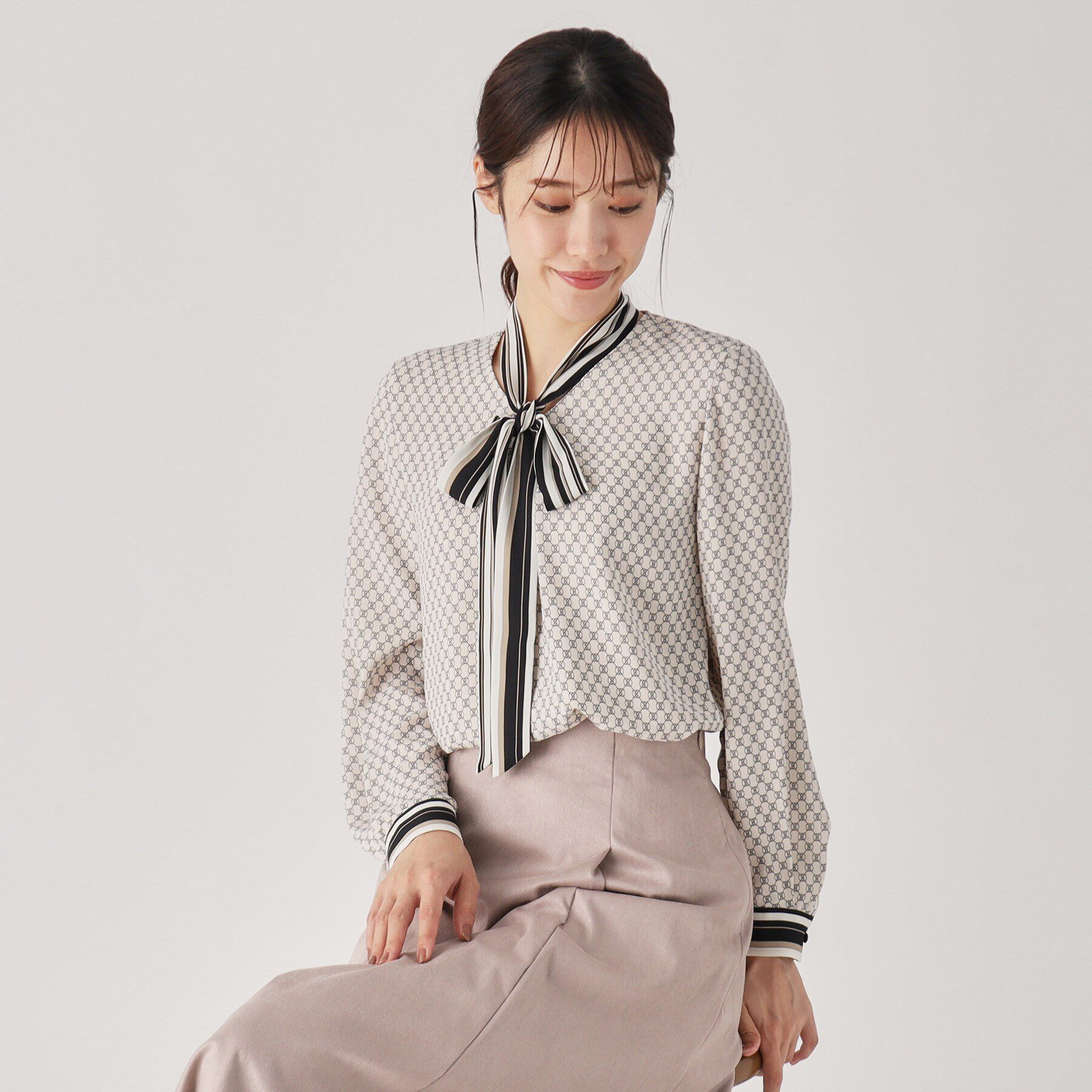 COUP DE CHANCE「【洗える／日本製／ボウタイ取外し可／一枚着／ジャケットイン／セットアップ可】一枚で様になる！ジオメ柄」|シャツ・ブラウス|