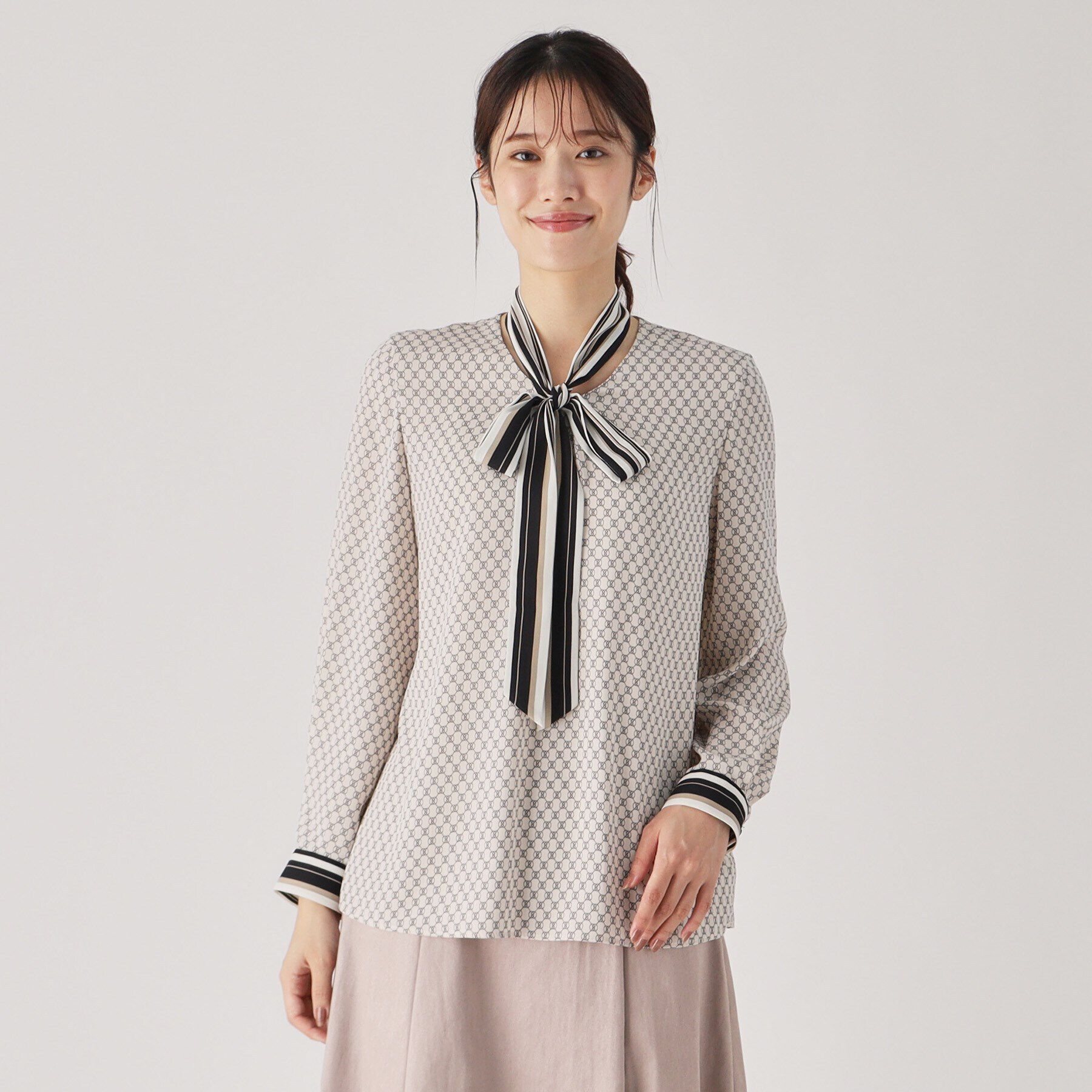 COUP DE CHANCE「【洗える／日本製／ボウタイ取外し可／一枚着／ジャケットイン／セットアップ可】一枚で様になる！ジオメ柄」|シャツ・ブラウス|