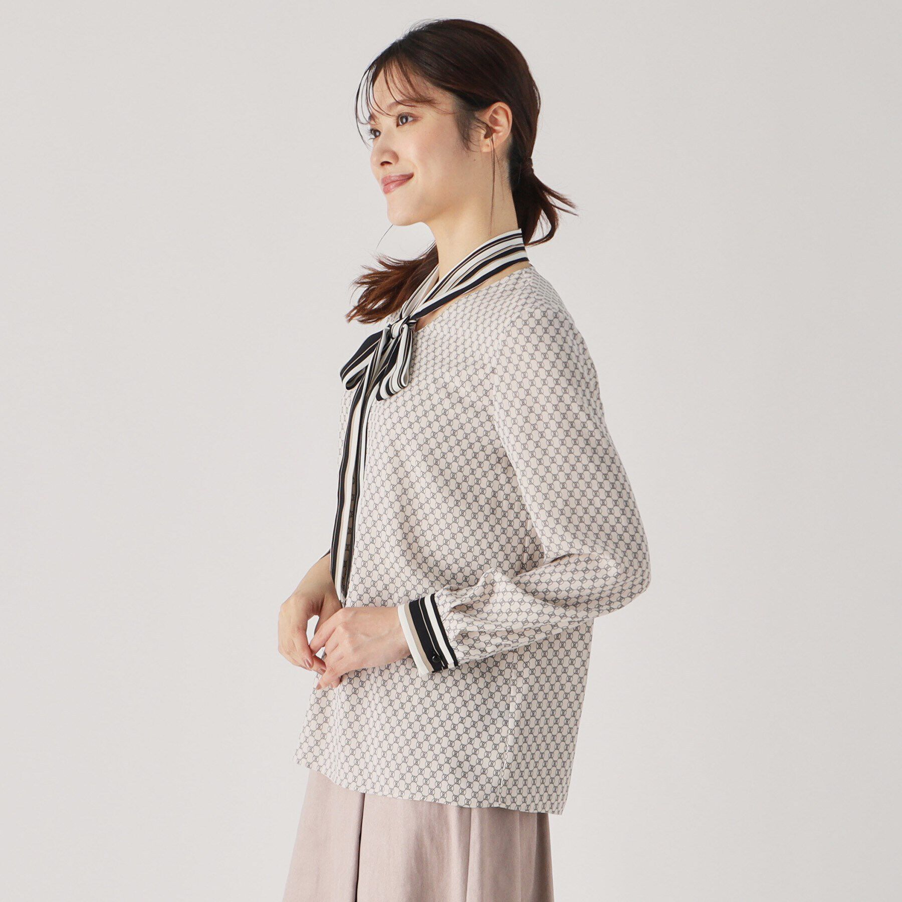 COUP DE CHANCE「【洗える／日本製／ボウタイ取外し可／一枚着／ジャケットイン／セットアップ可】一枚で様になる！ジオメ柄」|シャツ・ブラウス|