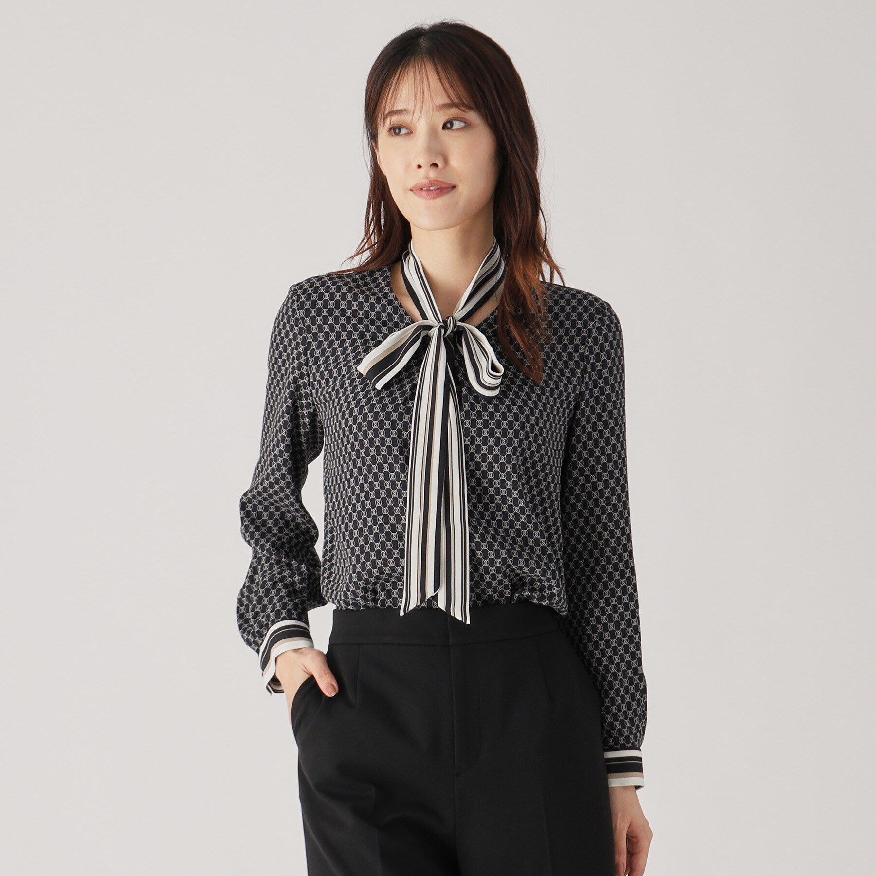 COUP DE CHANCE「【洗える／日本製／ボウタイ取外し可／一枚着／ジャケットイン／セットアップ可】一枚で様になる！ジオメ柄」|シャツ・ブラウス|