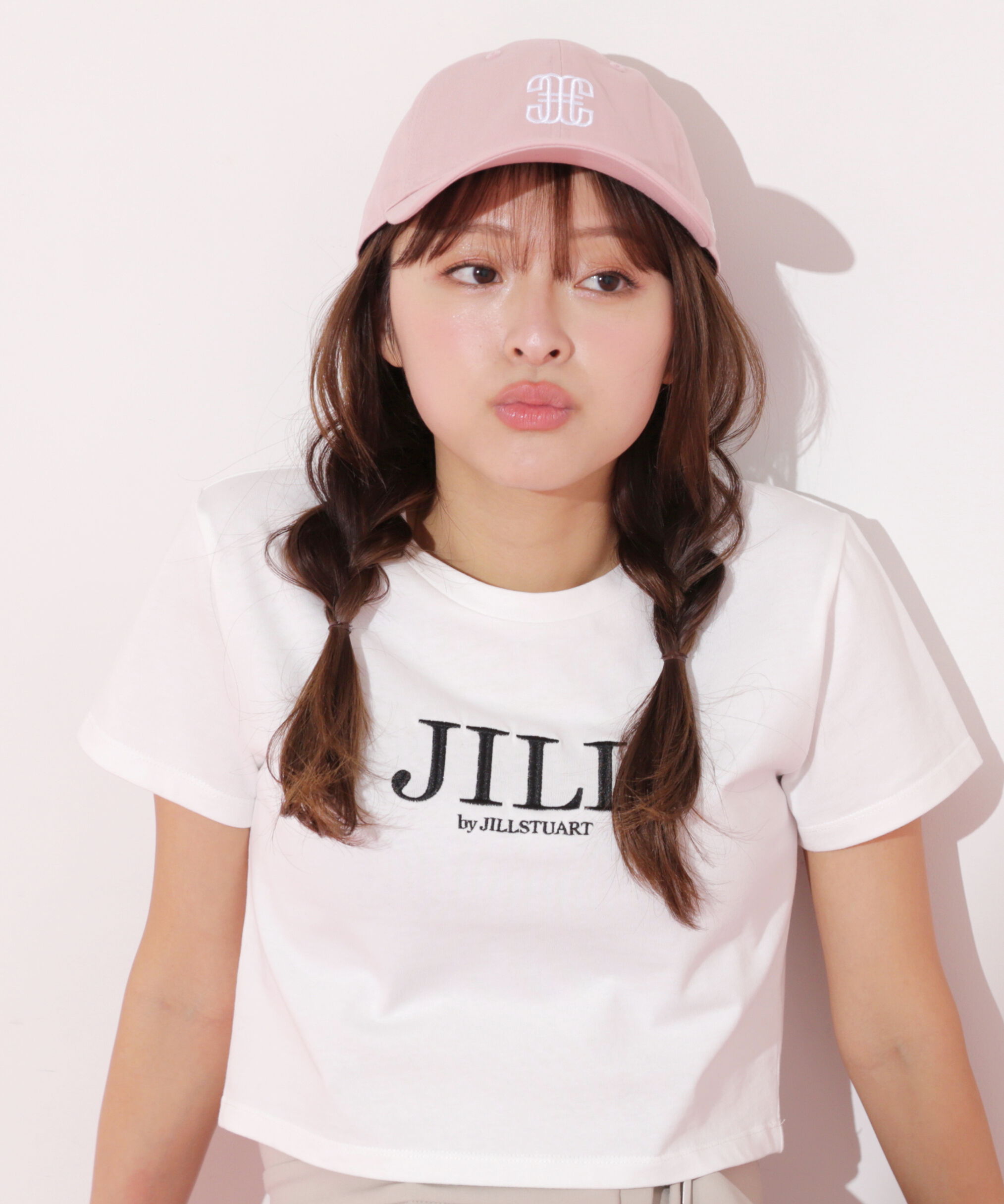  「ショート丈刺繍ロゴTシャツオーガニックコットン」|Tシャツ・カットソー|