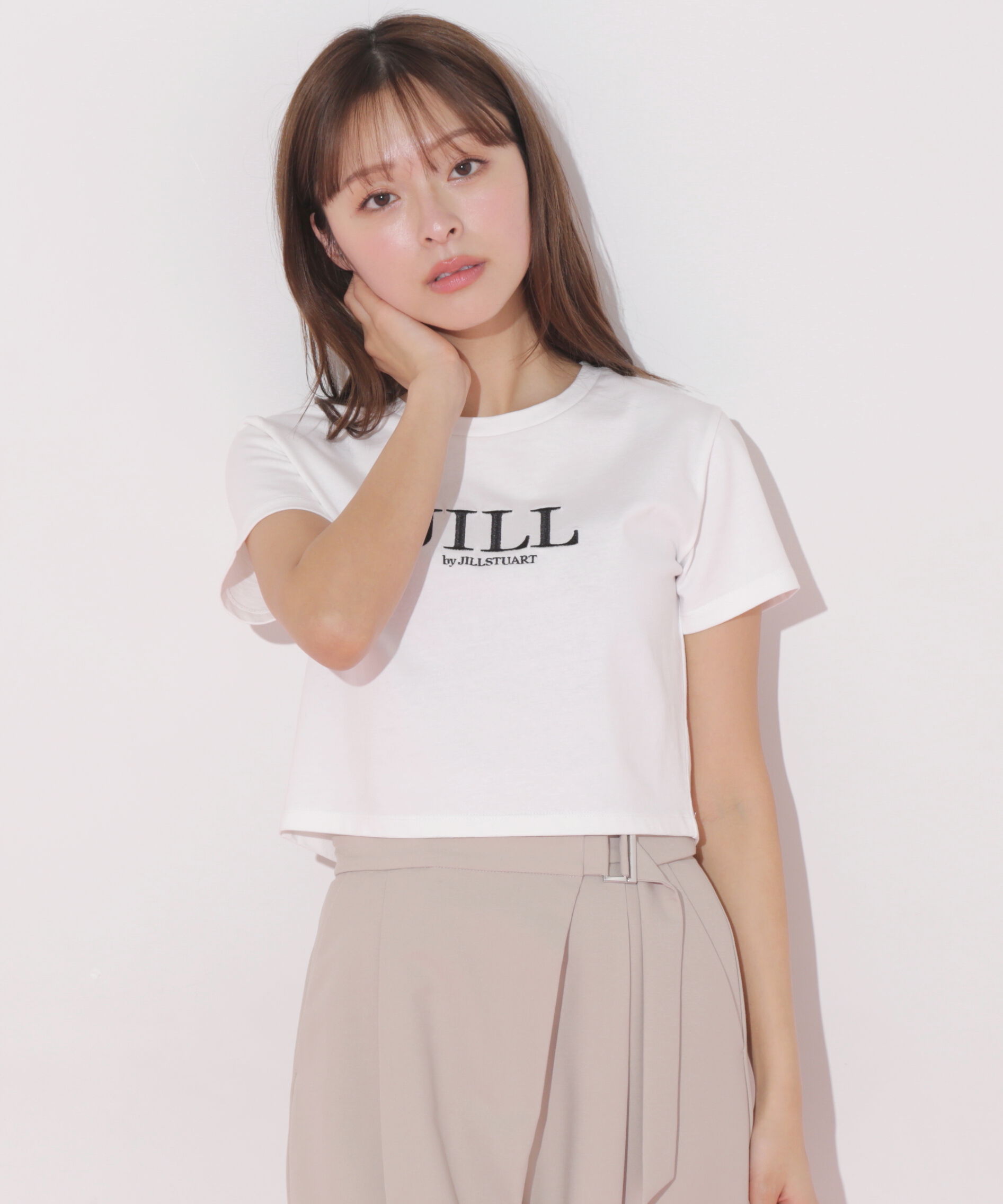  「ショート丈刺繍ロゴTシャツオーガニックコットン」|Tシャツ・カットソー|