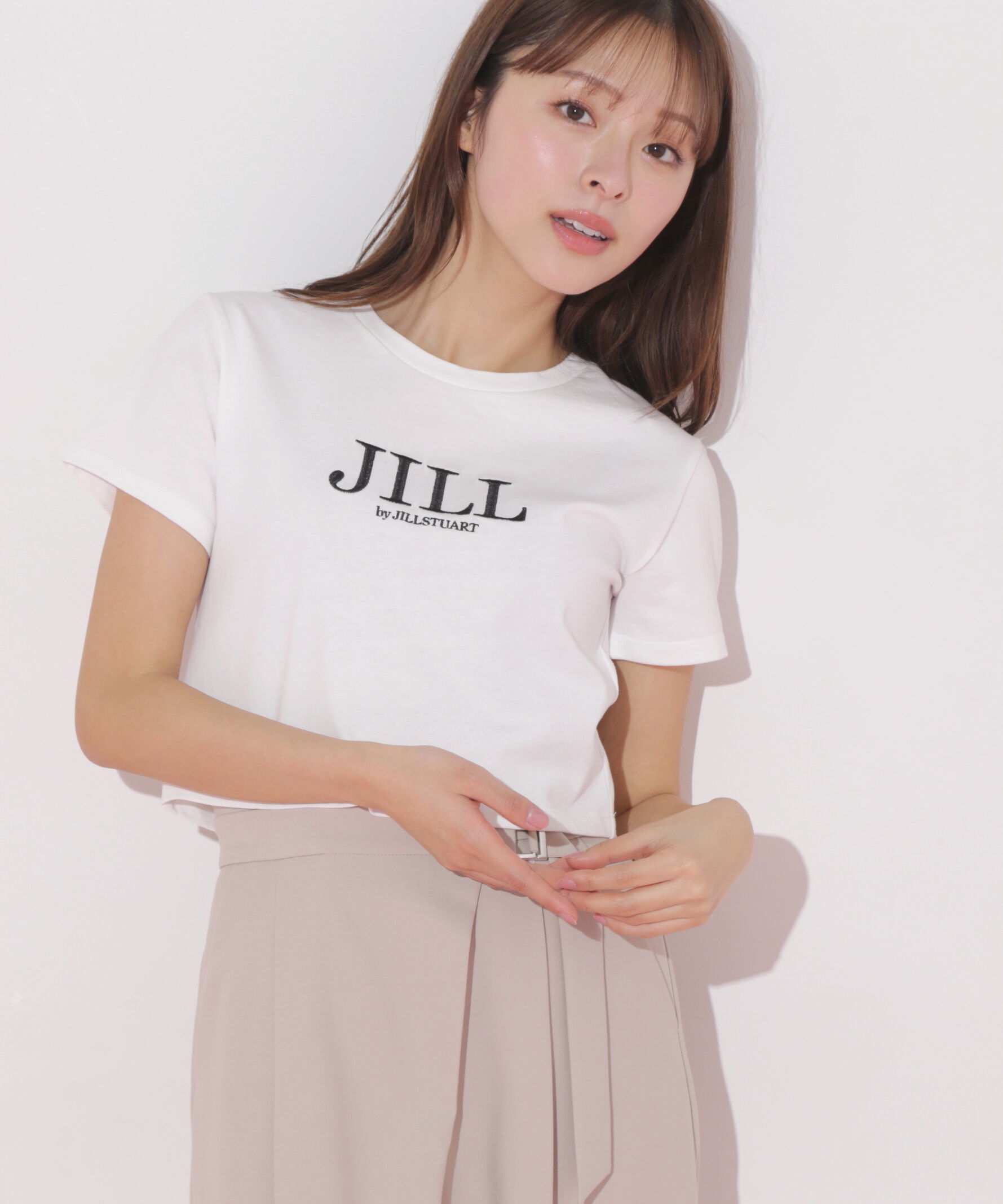  「ショート丈刺繍ロゴTシャツオーガニックコットン」|Tシャツ・カットソー|