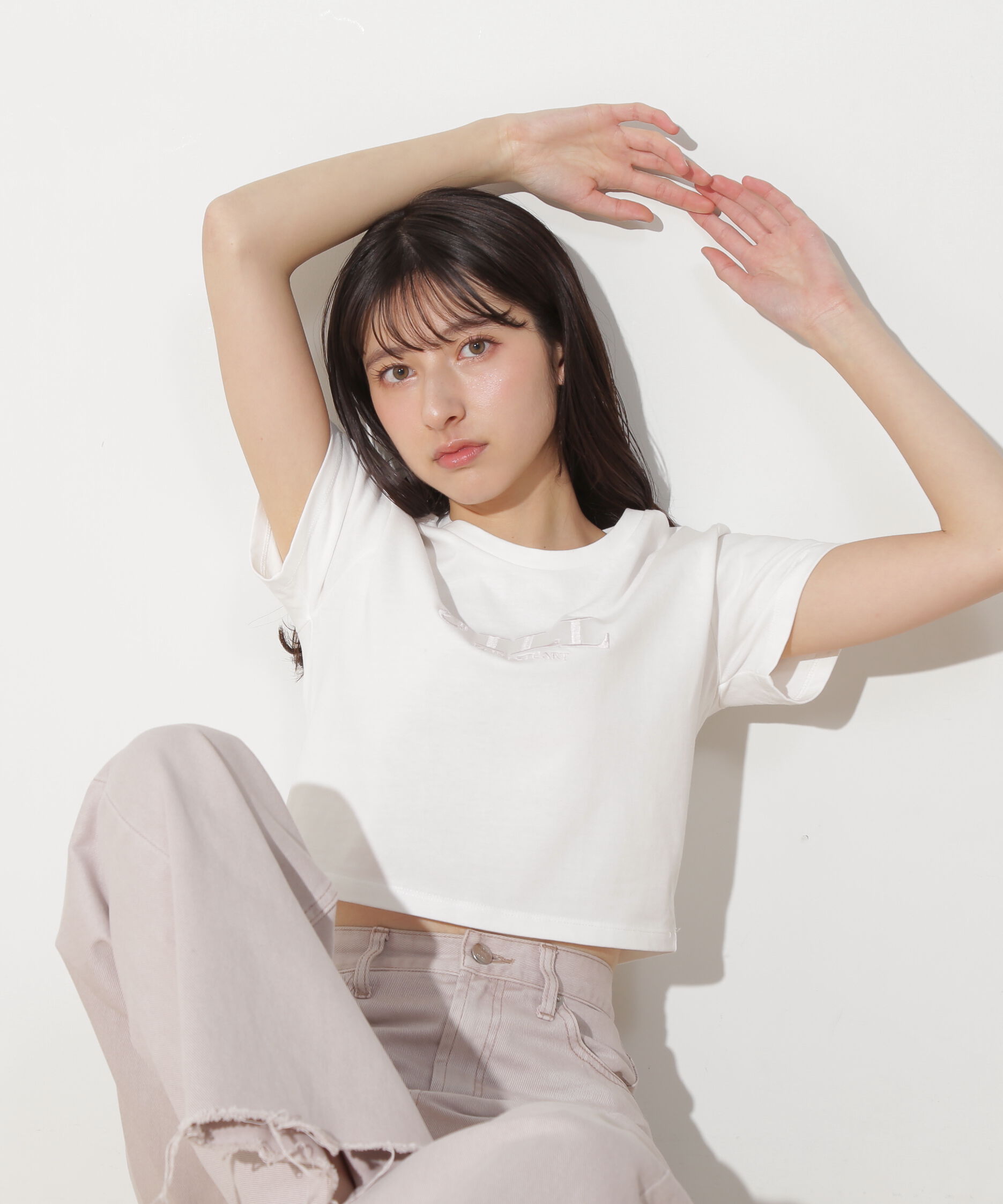  「ショート丈刺繍ロゴTシャツオーガニックコットン」|Tシャツ・カットソー|