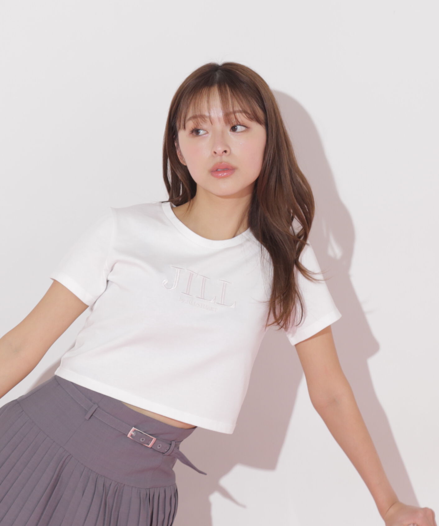  「ショート丈刺繍ロゴTシャツオーガニックコットン」|Tシャツ・カットソー|