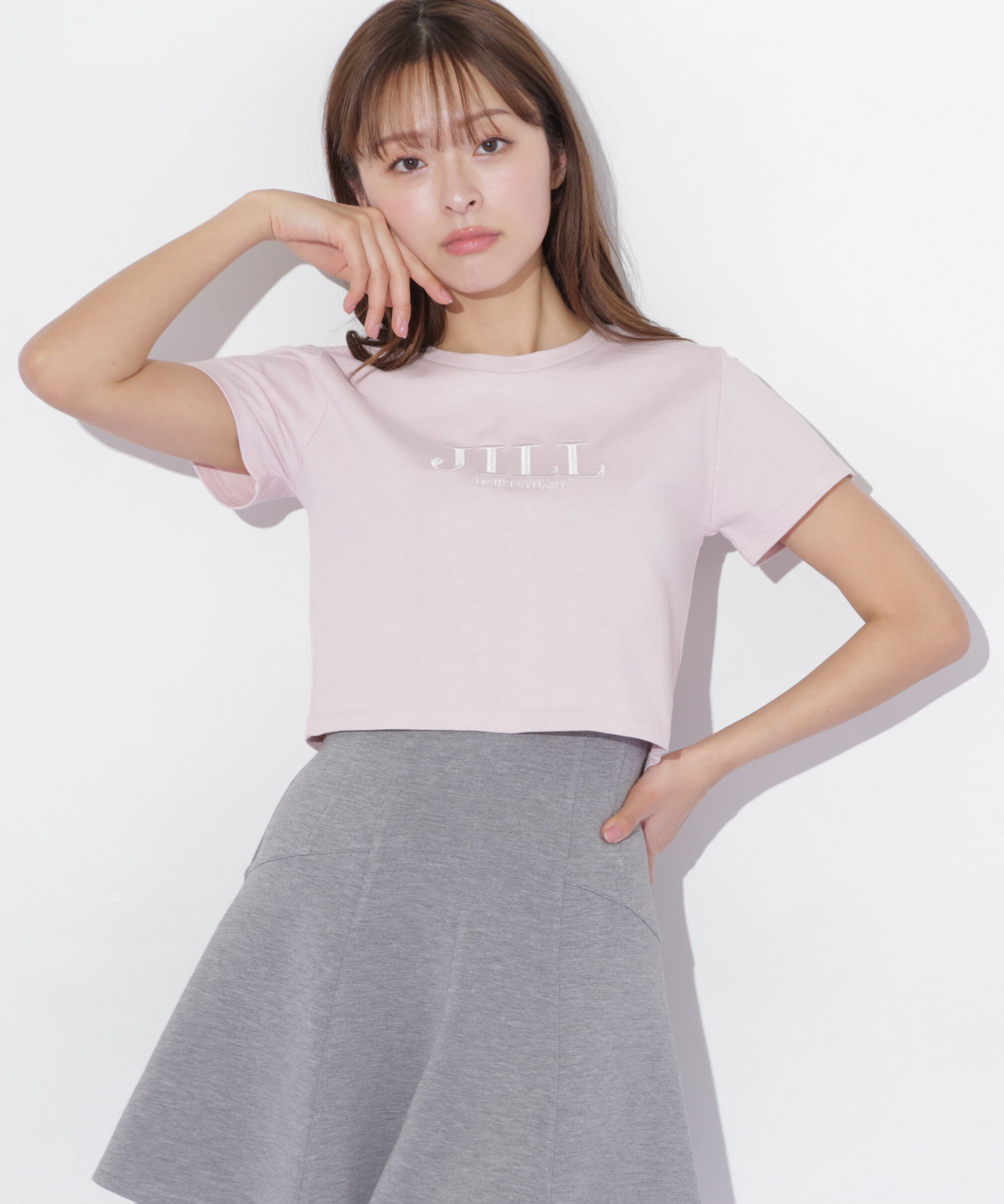  「ショート丈刺繍ロゴTシャツオーガニックコットン」|Tシャツ・カットソー|