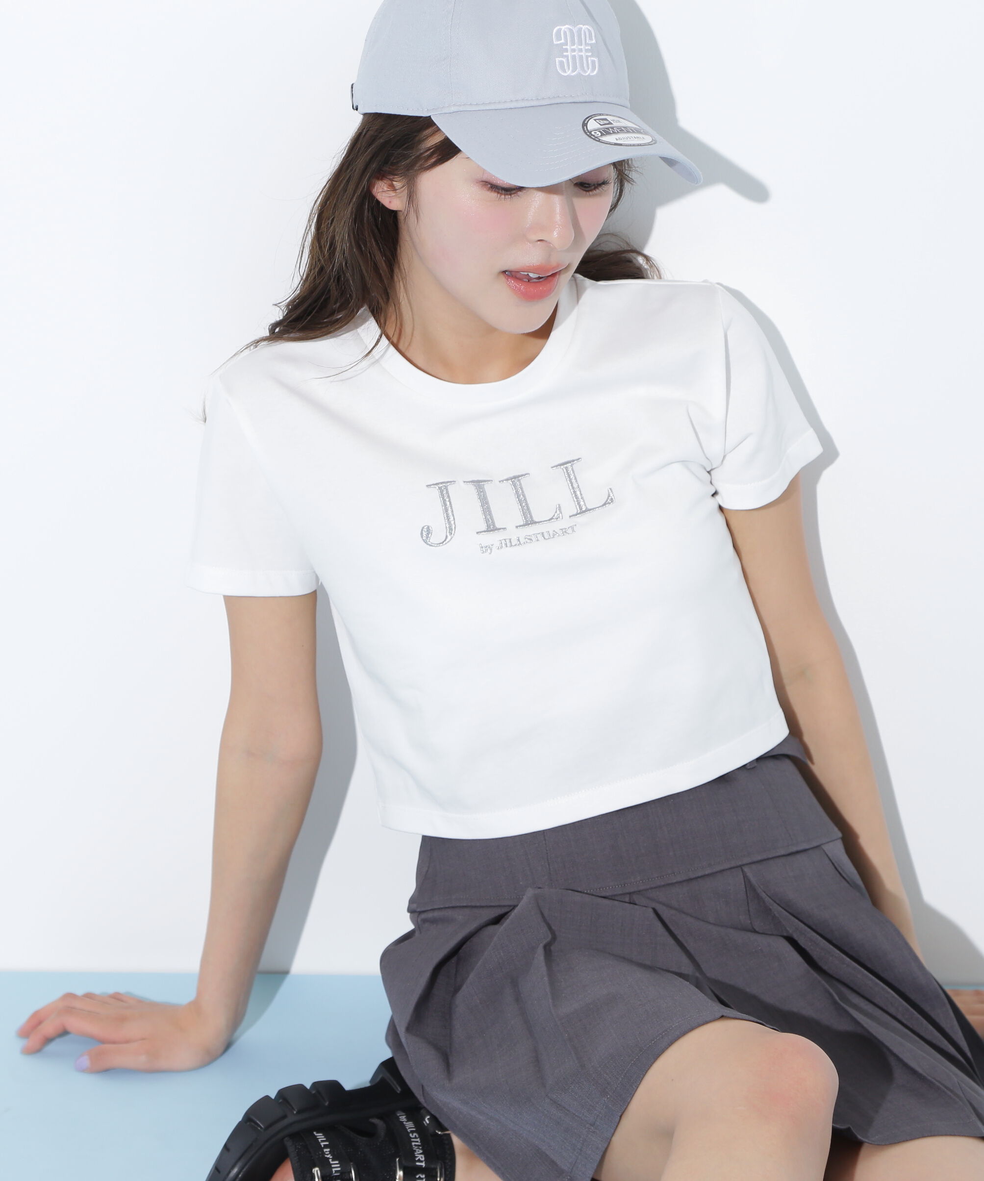  「ショート丈刺繍ロゴTシャツオーガニックコットン」|Tシャツ・カットソー|