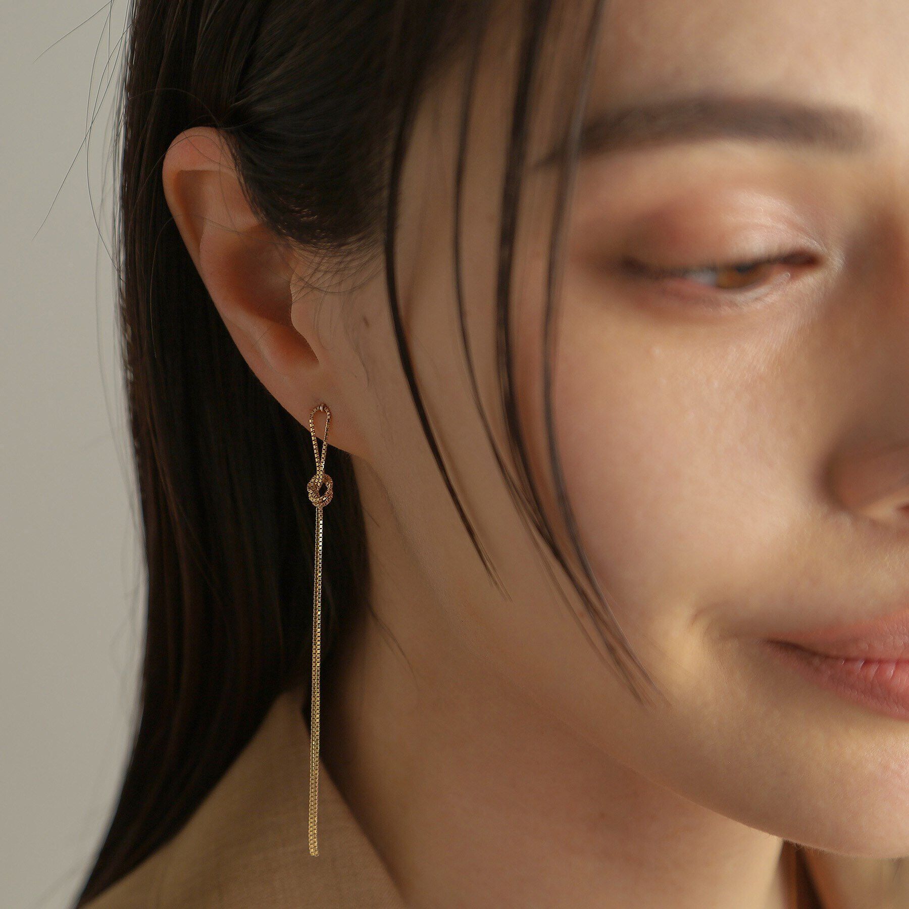 COCOSHNIK「K10ベネチアンノットフリンジ スタッドピアス大」|ピアス|