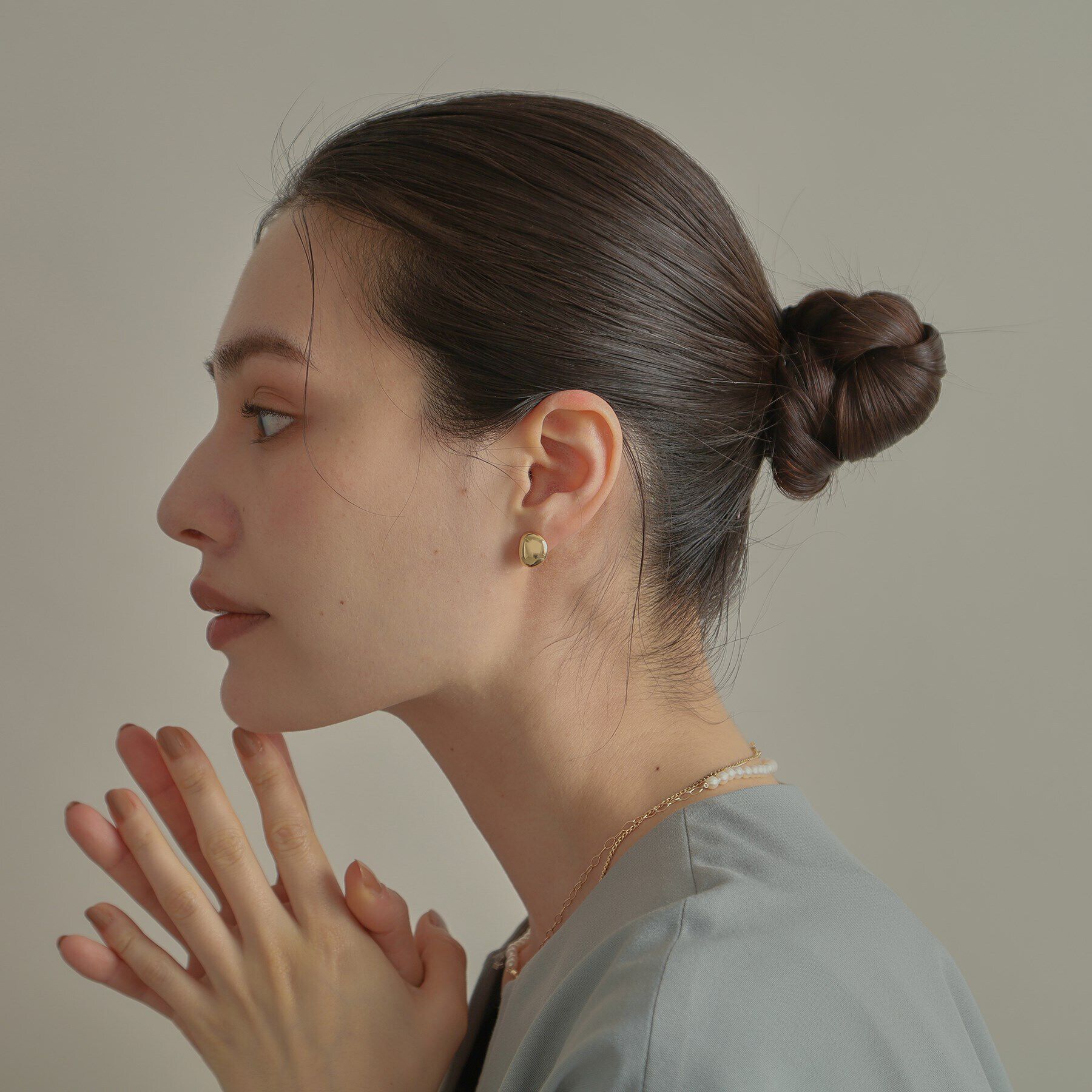 COCOSHNIK「K10中空Dシェイプ ピアス」|ピアス|