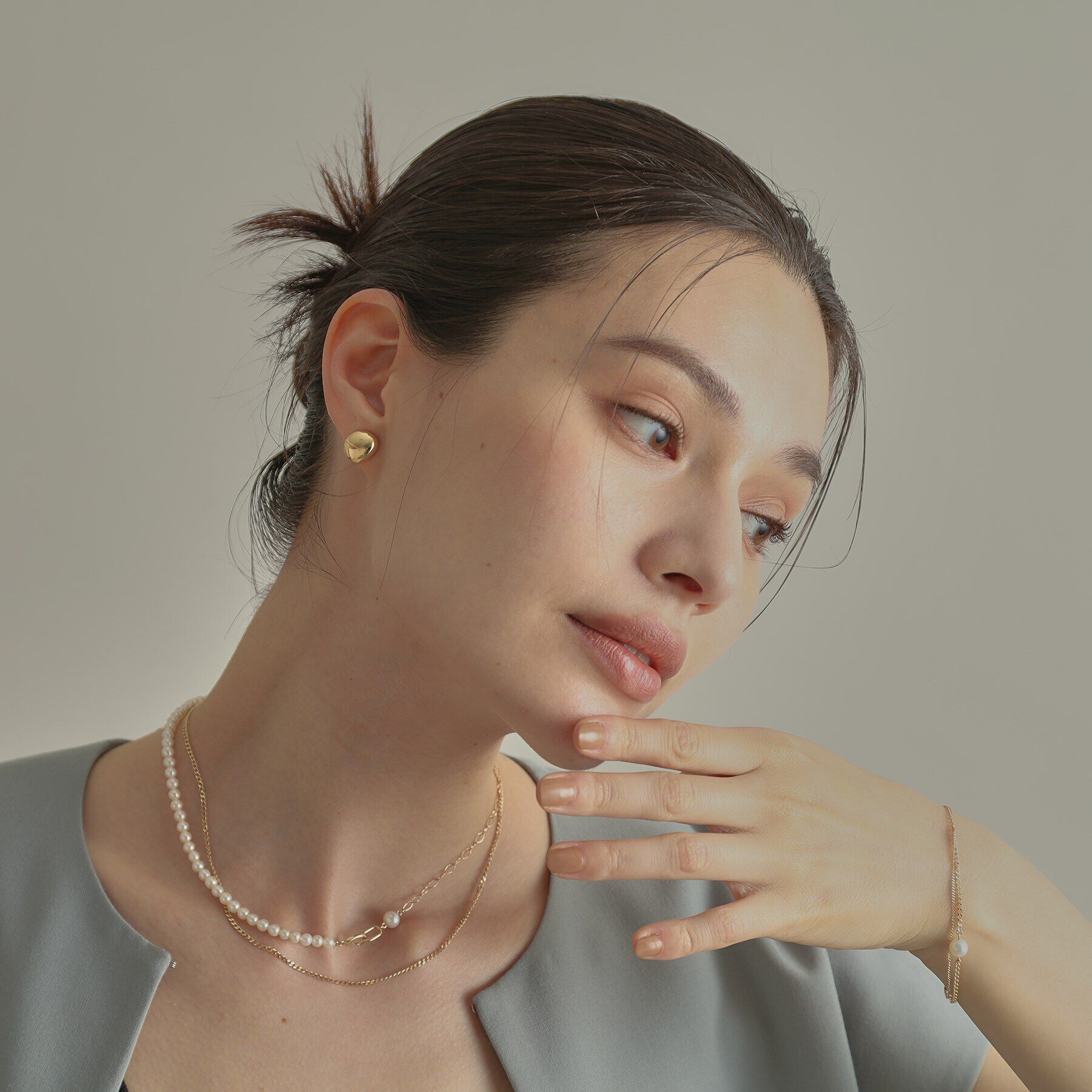 COCOSHNIK「K10中空Dシェイプ ピアス」|ピアス|