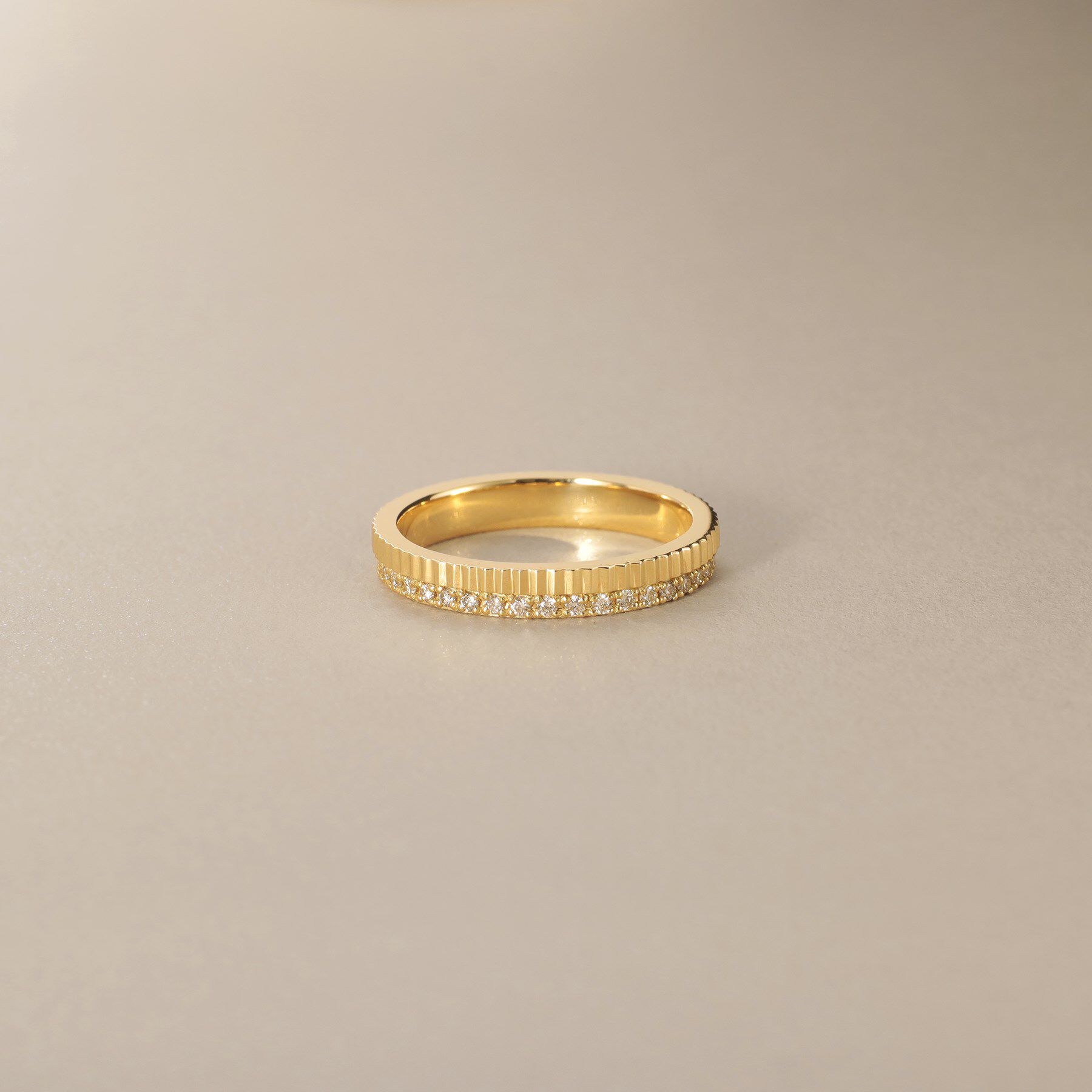 COCOSHNIK「K18ダイヤモンド 縦溝 リング」|リング|イエローゴールド(1