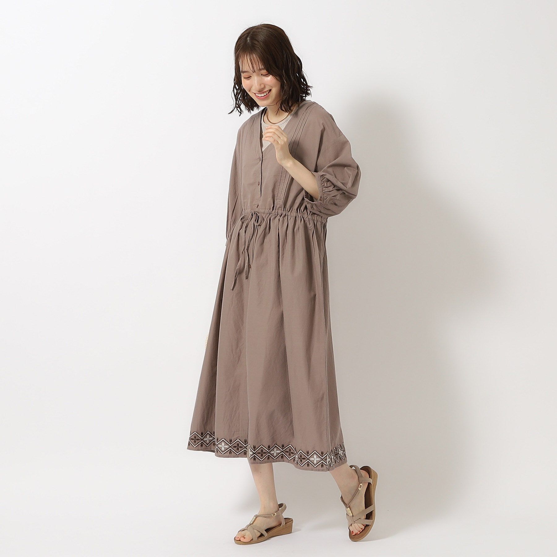 SHOO･LA･RUE「【洗える/インド綿100％】さらりと着こなす 裾刺繍ワンピース」|ワンピース|
