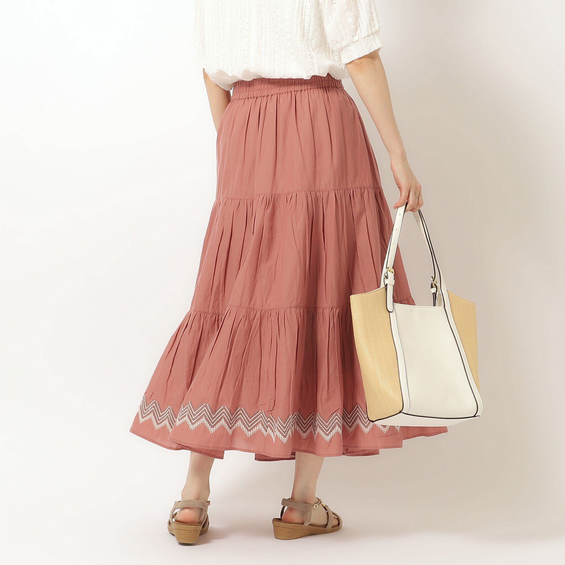 SHOO･LA･RUE「【洗える/インド綿100％】ふわっと揺れる ティアード刺繍スカート」|スカート|