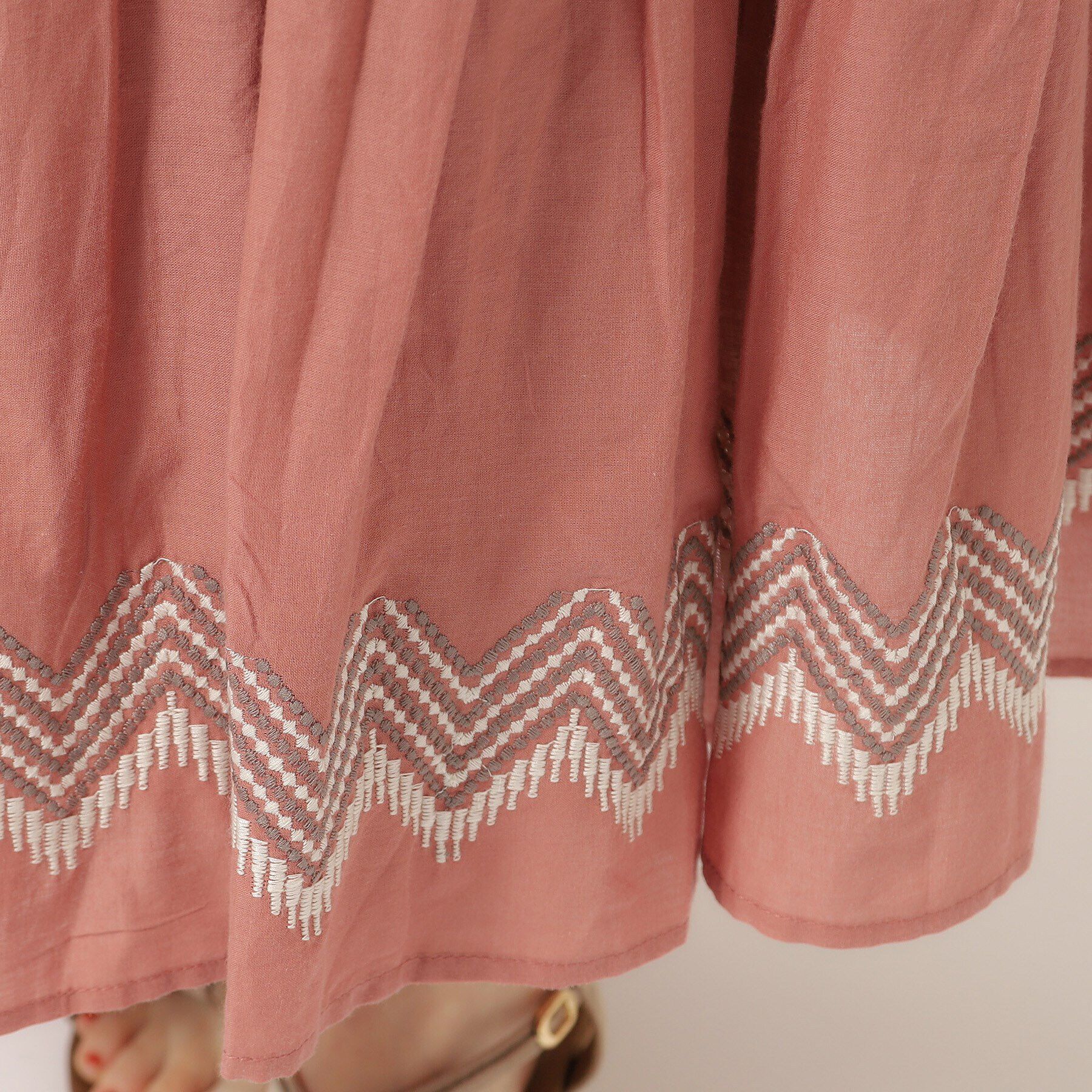 SHOO･LA･RUE「【洗える/インド綿100％】ふわっと揺れる ティアード刺繍スカート」|スカート|