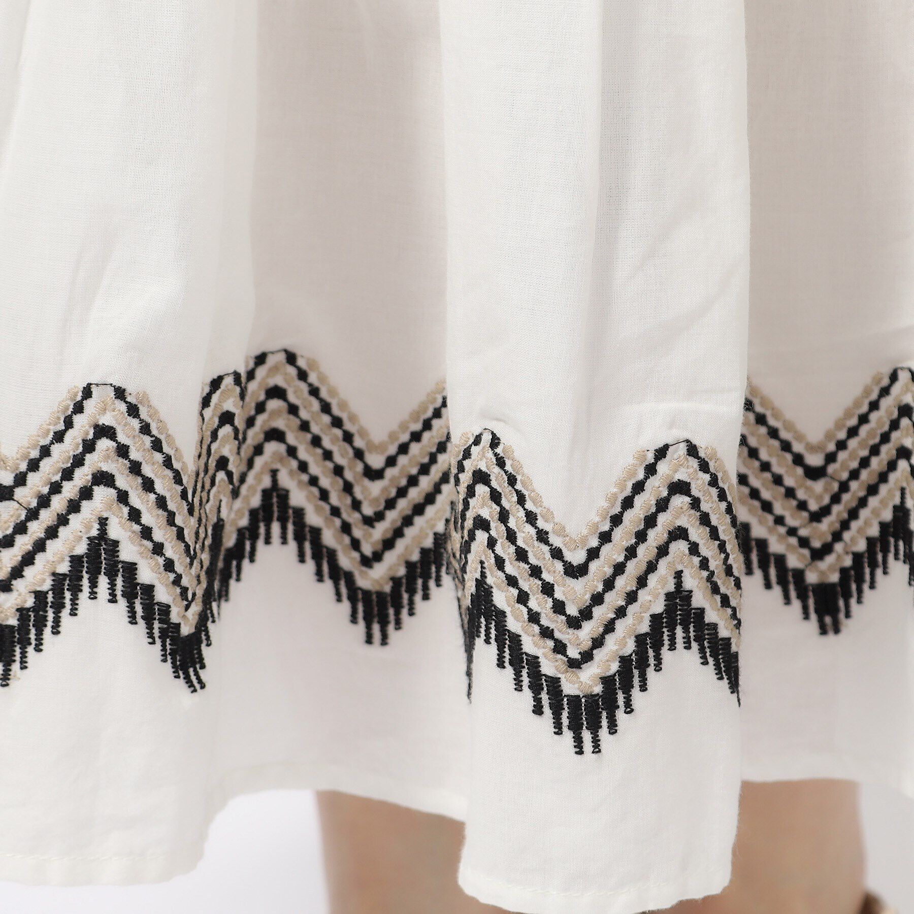 SHOO･LA･RUE「【洗える/インド綿100％】ふわっと揺れる ティアード刺繍スカート」|スカート|