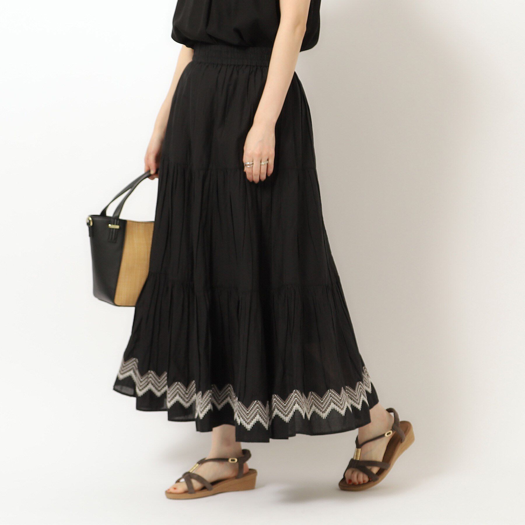 SHOO･LA･RUE「【洗える/インド綿100％】ふわっと揺れる ティアード刺繍スカート」|スカート|