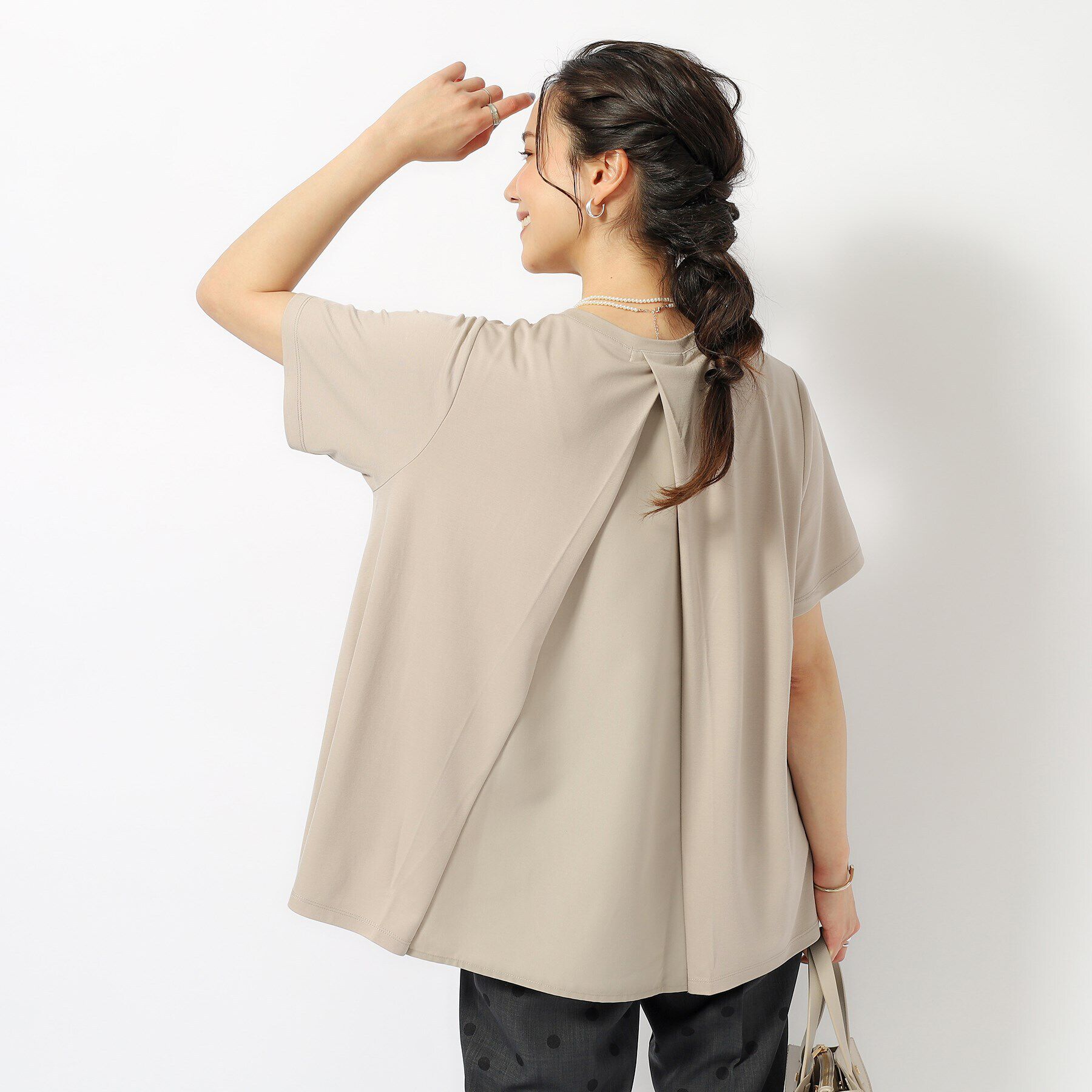 SHOO･LA･RUE「【UV】後ろ姿で魅せる とろみバックデザイントップス」|Tシャツ・カットソー|