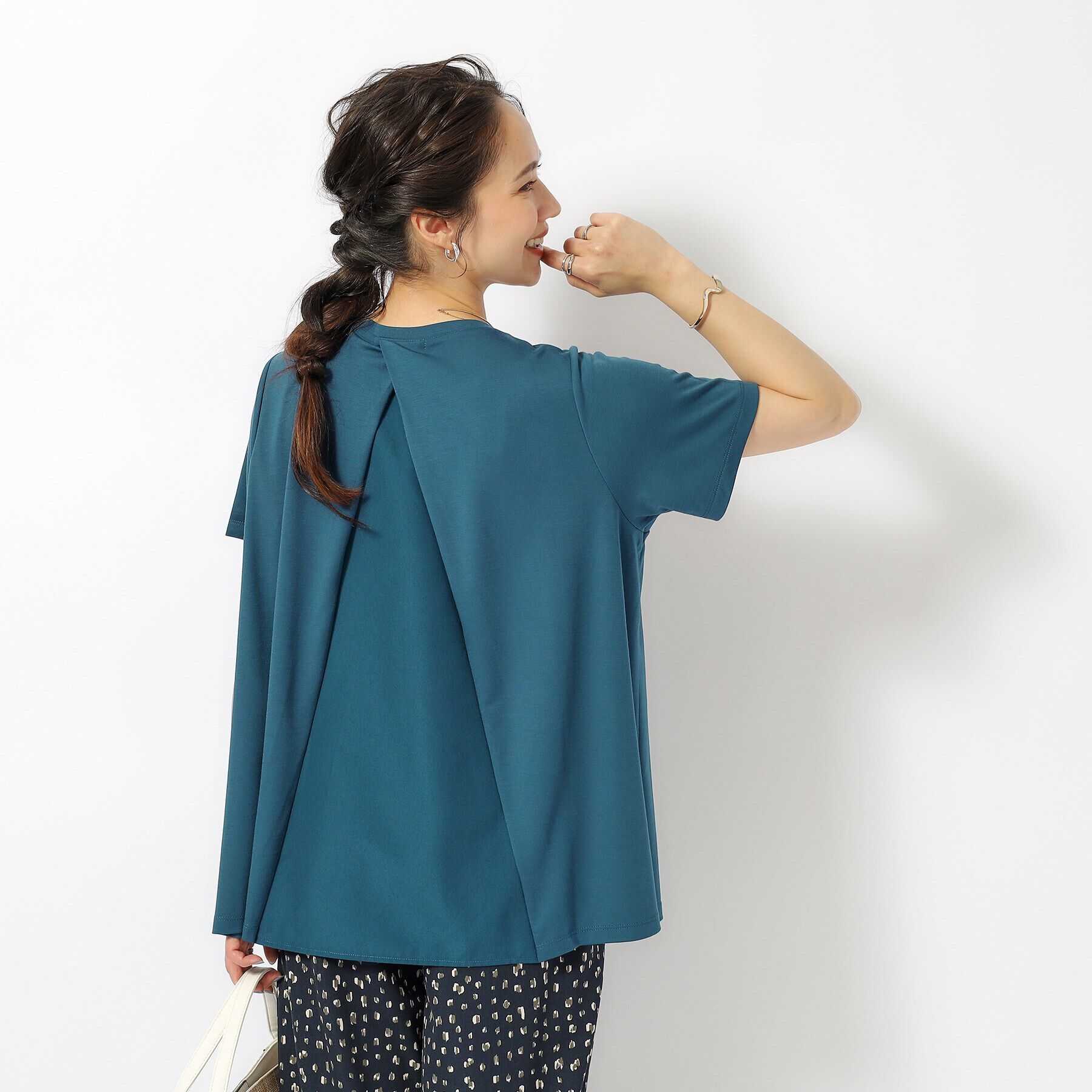 SHOO･LA･RUE「【UV】後ろ姿で魅せる とろみバックデザイントップス」|Tシャツ・カットソー|