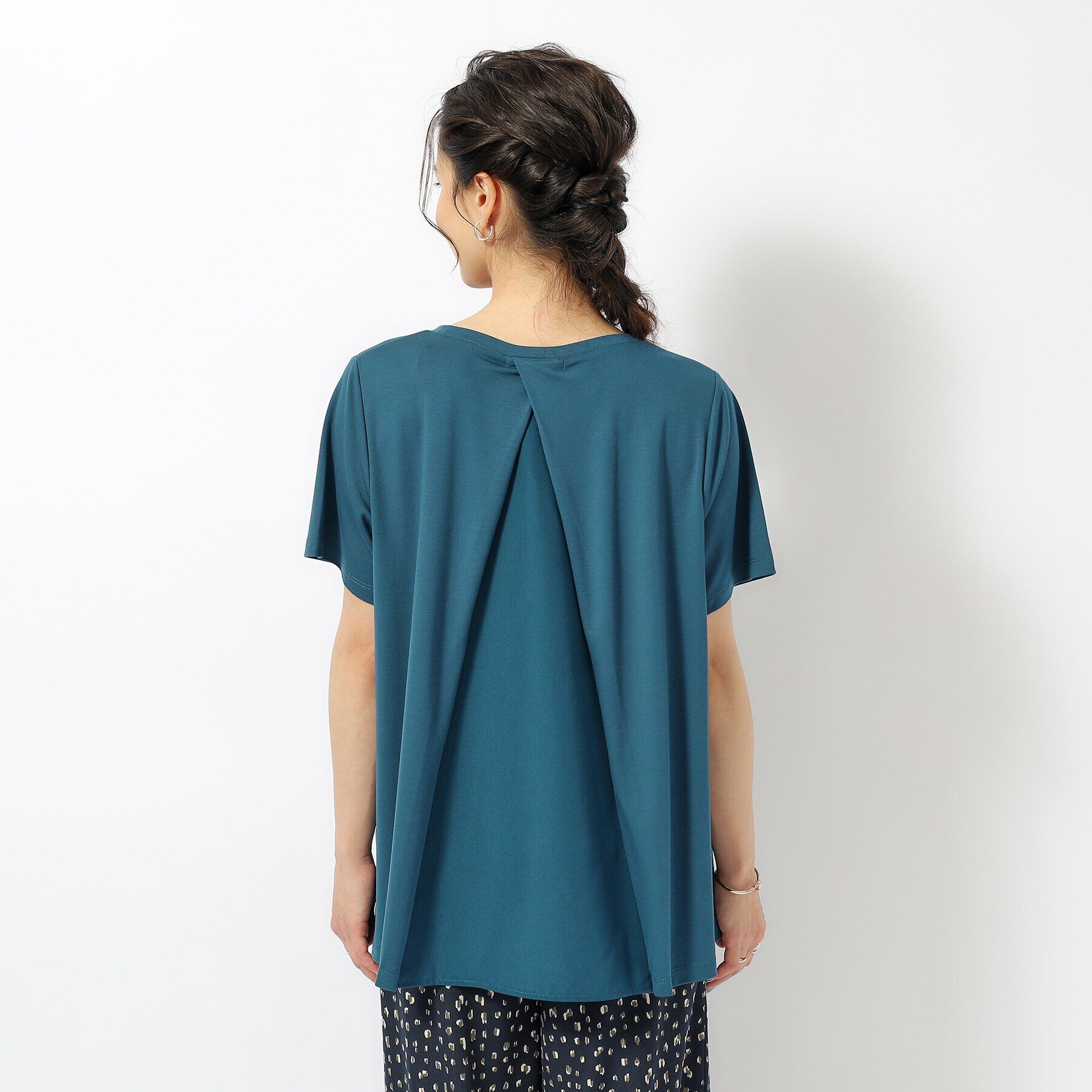 SHOO･LA･RUE「【UV】後ろ姿で魅せる とろみバックデザイントップス」|Tシャツ・カットソー|