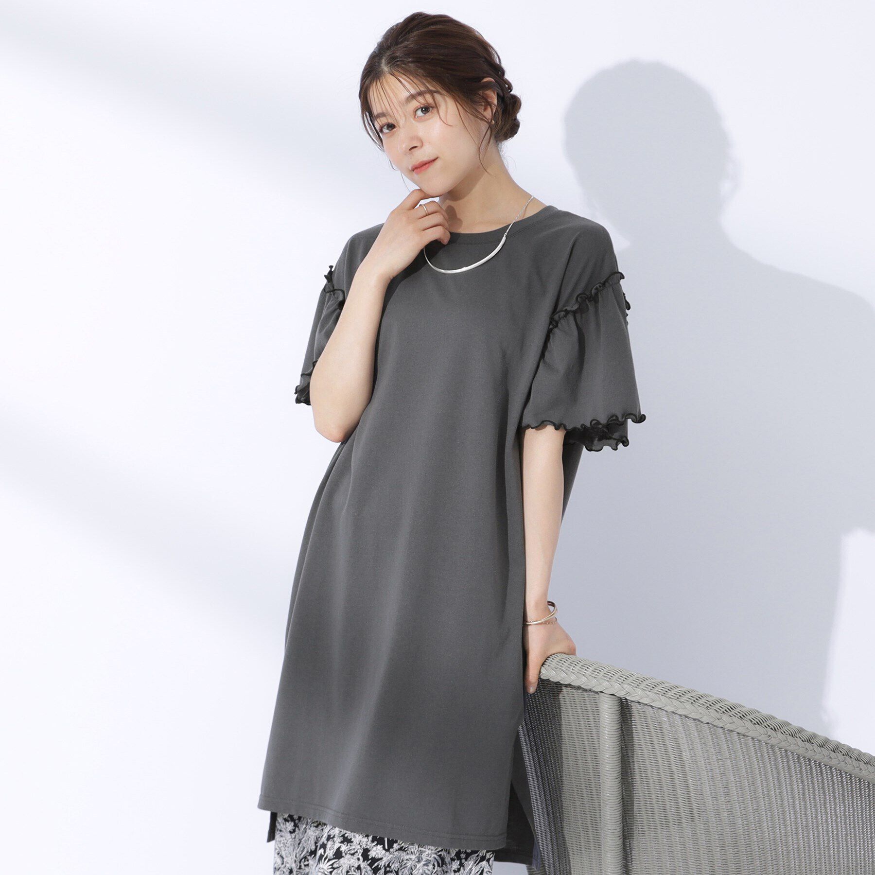 SHOO･LA･RUE「配色メロウがポイント お袖フリルチュニックワンピース」|チュニック|チャコールグレー(0