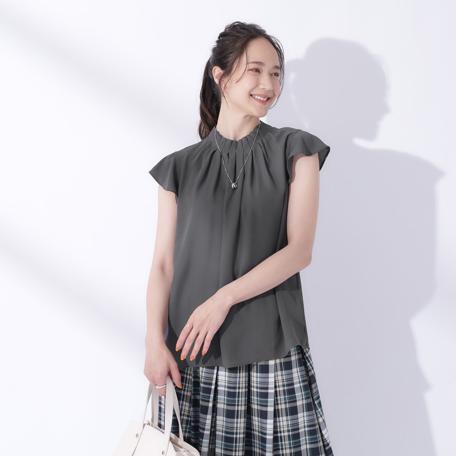 SHOO･LA･RUE「【無理せずキレイ】上品華やか スタンド襟タック フレンチブラウス」|シャツ・ブラウス|