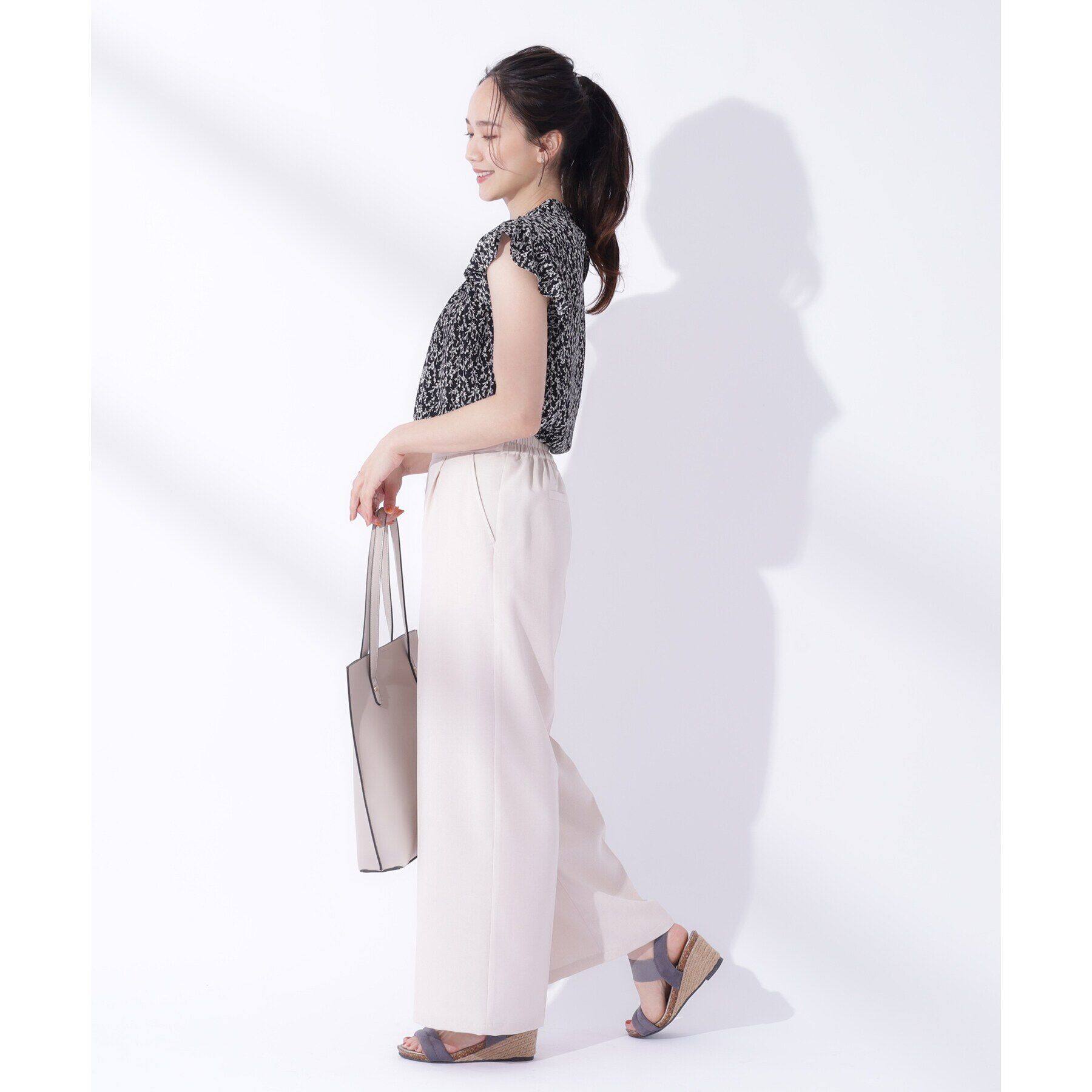 SHOO･LA･RUE「【無理せずキレイ】上品華やか スタンド襟タック フレンチブラウス」|シャツ・ブラウス|