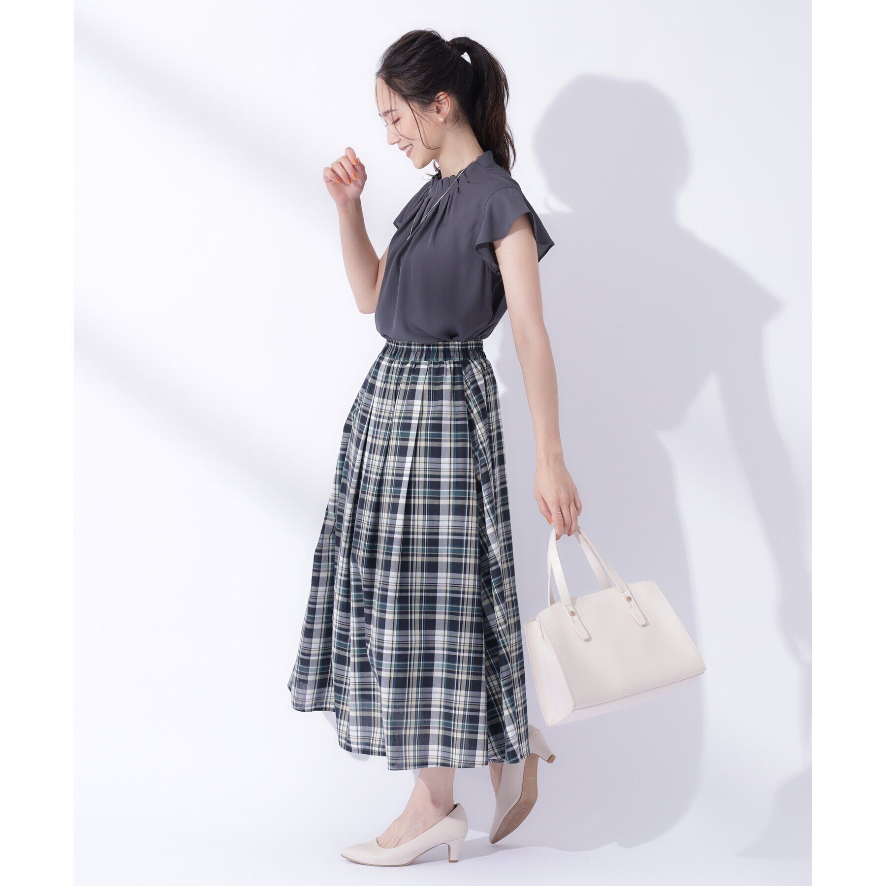 SHOO･LA･RUE「【無理せずキレイ】上品華やか スタンド襟タック フレンチブラウス」|シャツ・ブラウス|