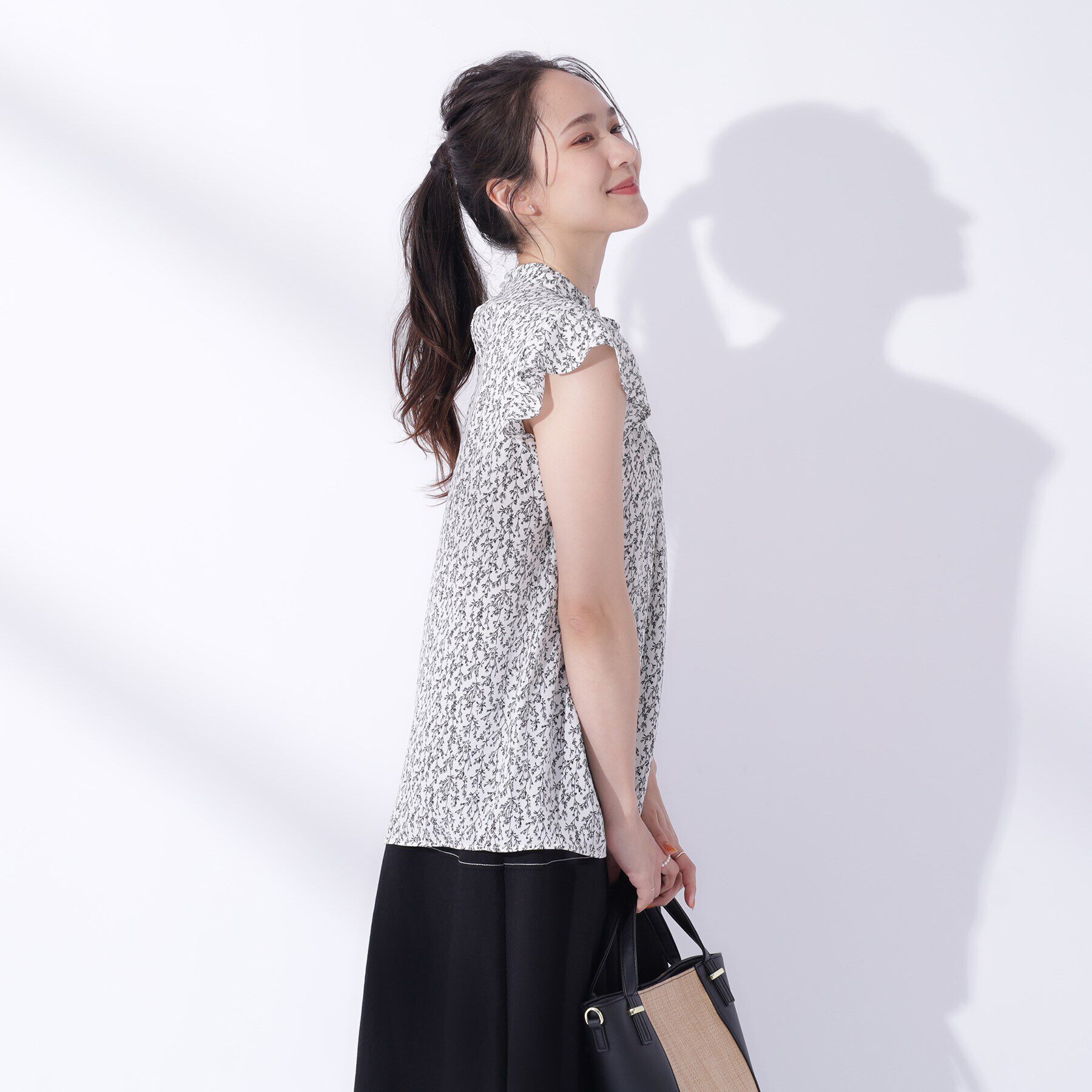 SHOO･LA･RUE「【無理せずキレイ】上品華やか スタンド襟タック フレンチブラウス」|シャツ・ブラウス|