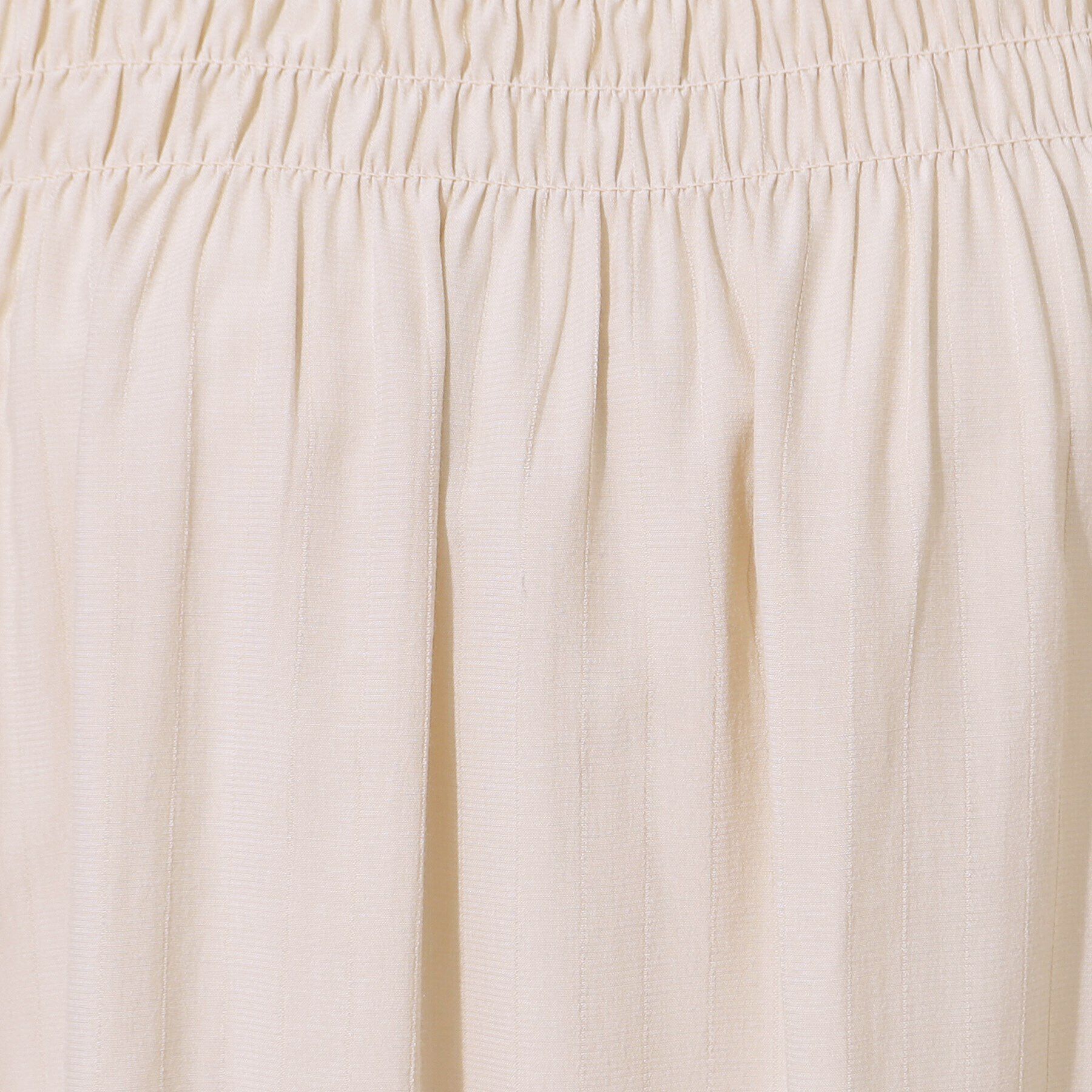 SHOO･LA･RUE「【無理せずキレイ】女性らしさ溢れる プチフリル シャーリングブラウス」|シャツ・ブラウス|