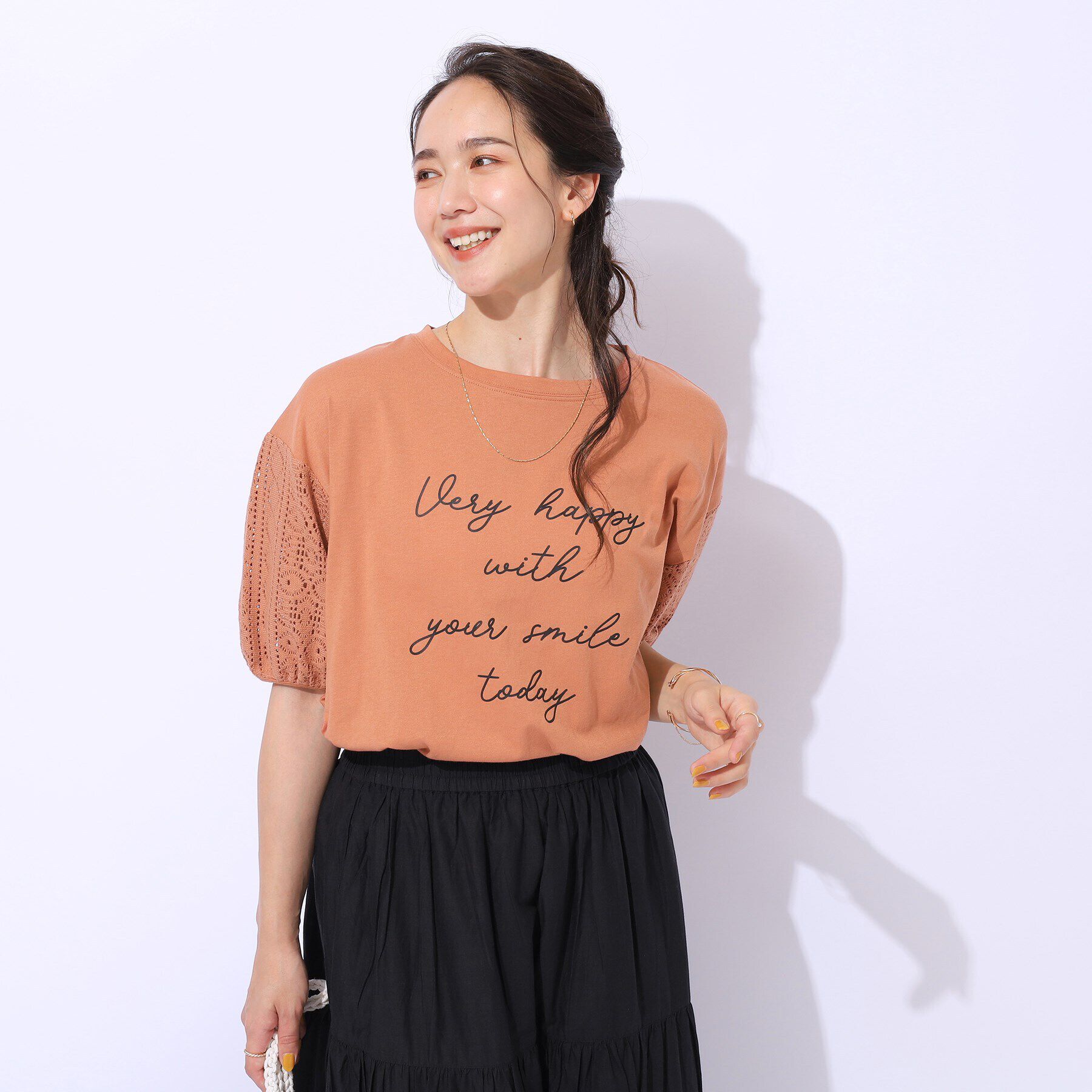 SHOO･LA･RUE「【晩夏まで活躍／5分袖】お袖レース　ロゴプリントトップス」|Tシャツ・カットソー|