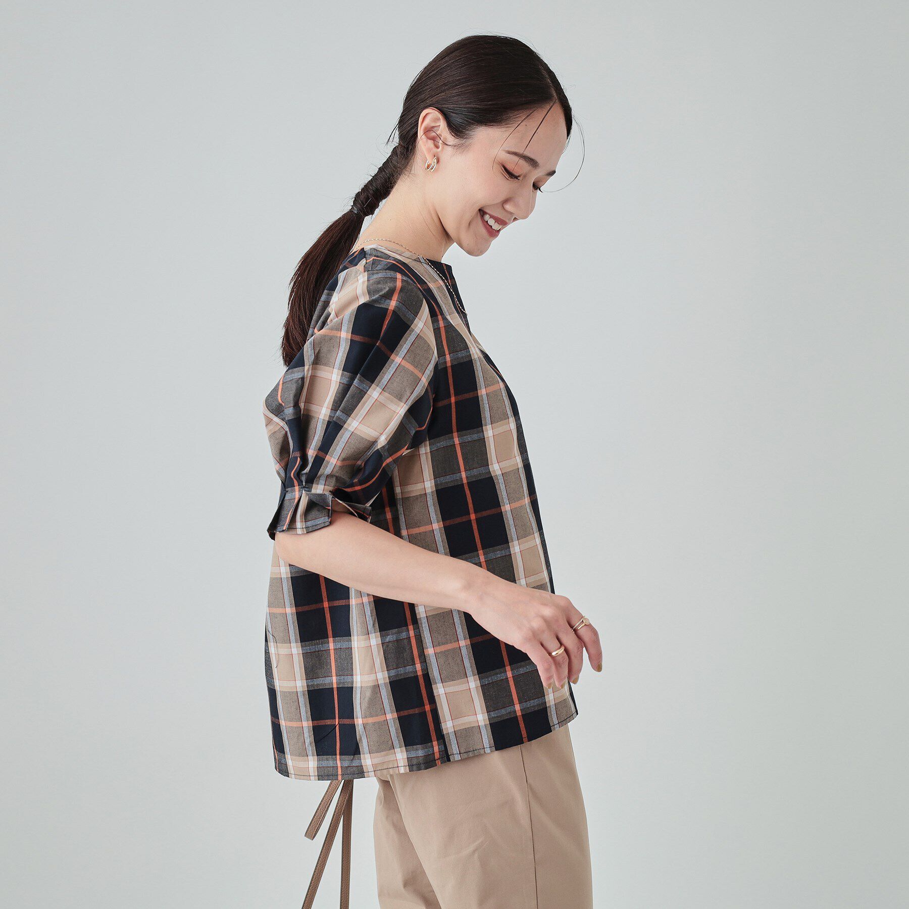 SHOO･LA･RUE「【洗える/イージーケア】腕周りがキレイに見える 5分袖ブラウス」|シャツ・ブラウス|